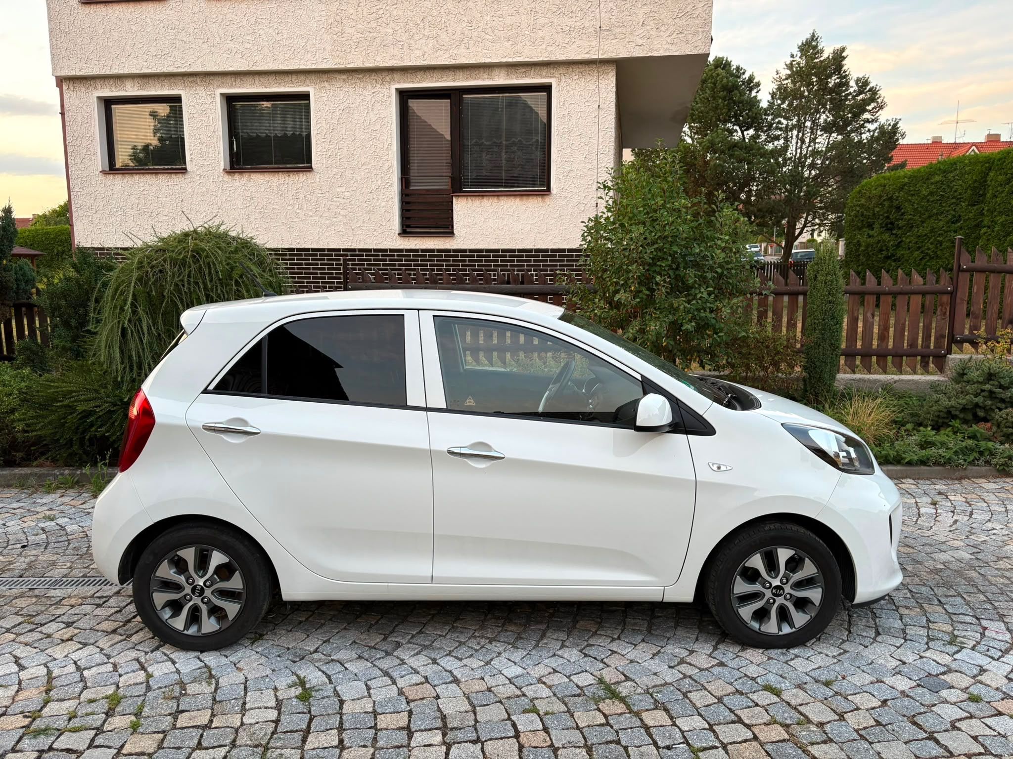 Kia Picanto, 1,2 16V 63 KW TOP výbava - fotka 4