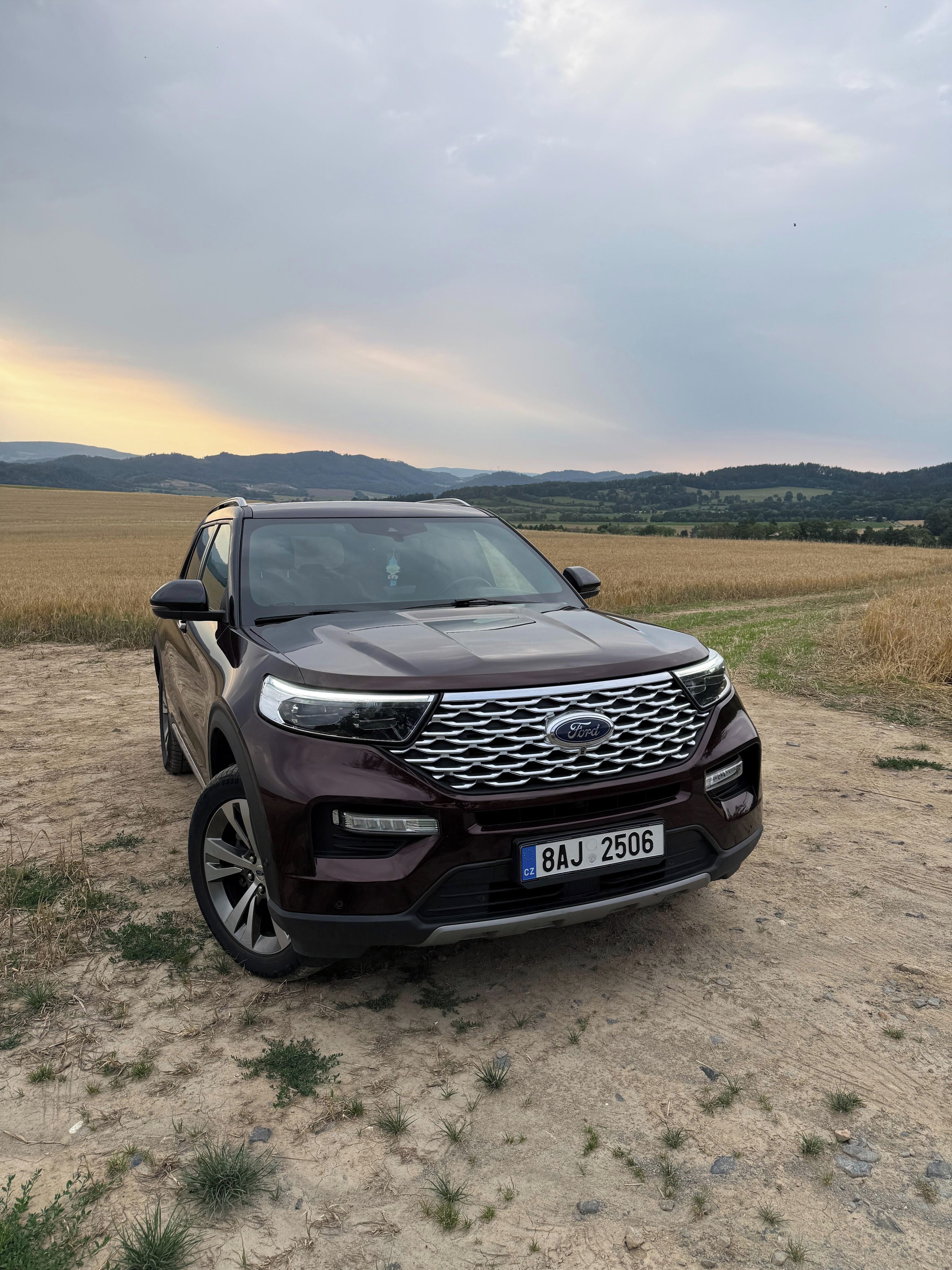 Ford Explorer, 3.0 V6 Hybrid 336KW 4x4 SUV - fotka 2