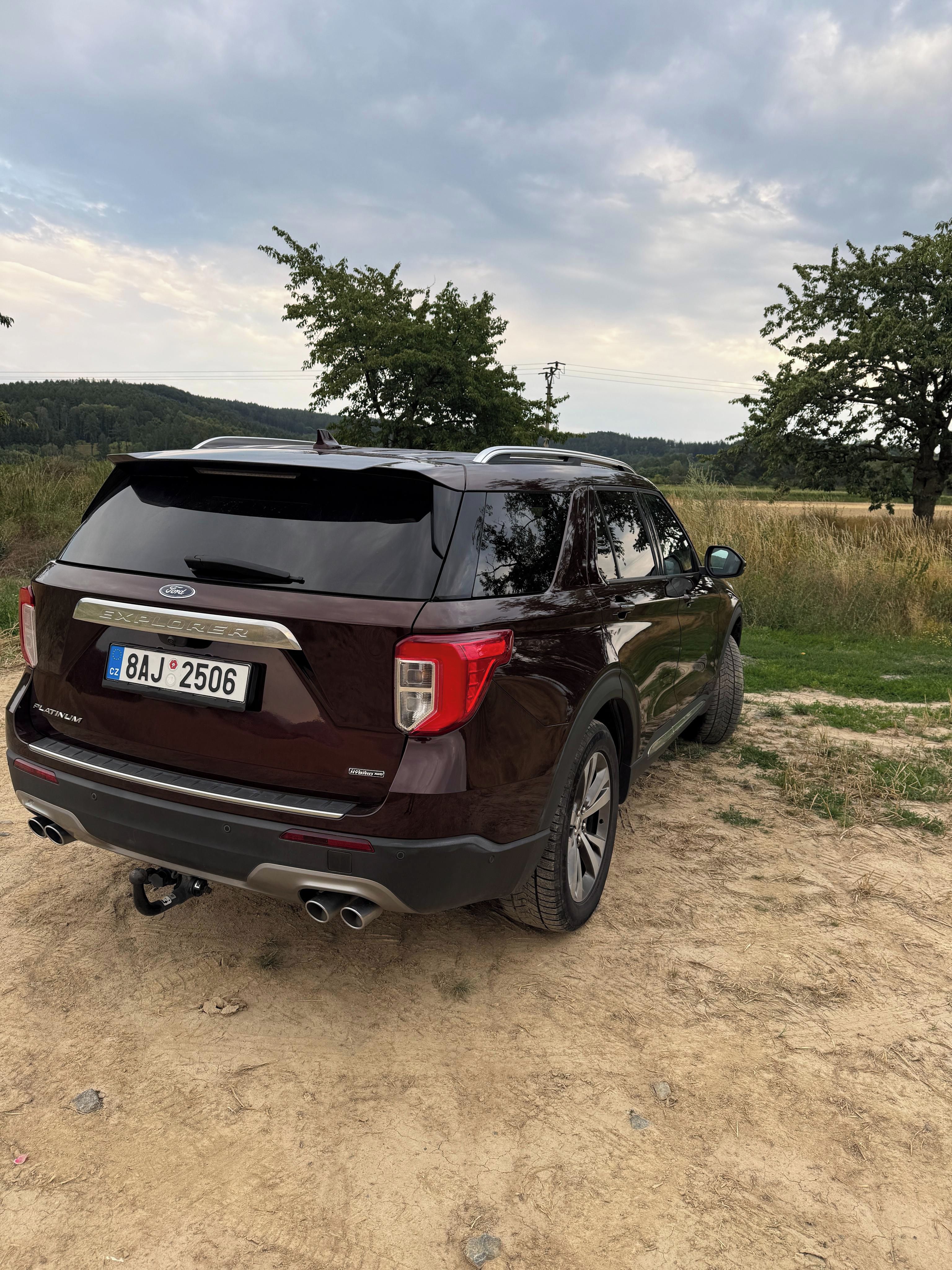 Ford Explorer, 3.0 V6 Hybrid 336KW 4x4 SUV - fotka 4
