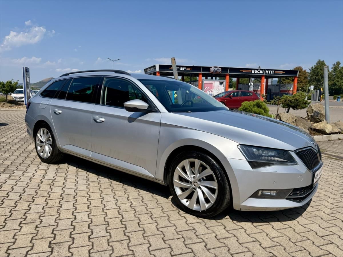 Škoda Superb, 2,0 TDI  Style Navi bi-Xenon - fotka 5