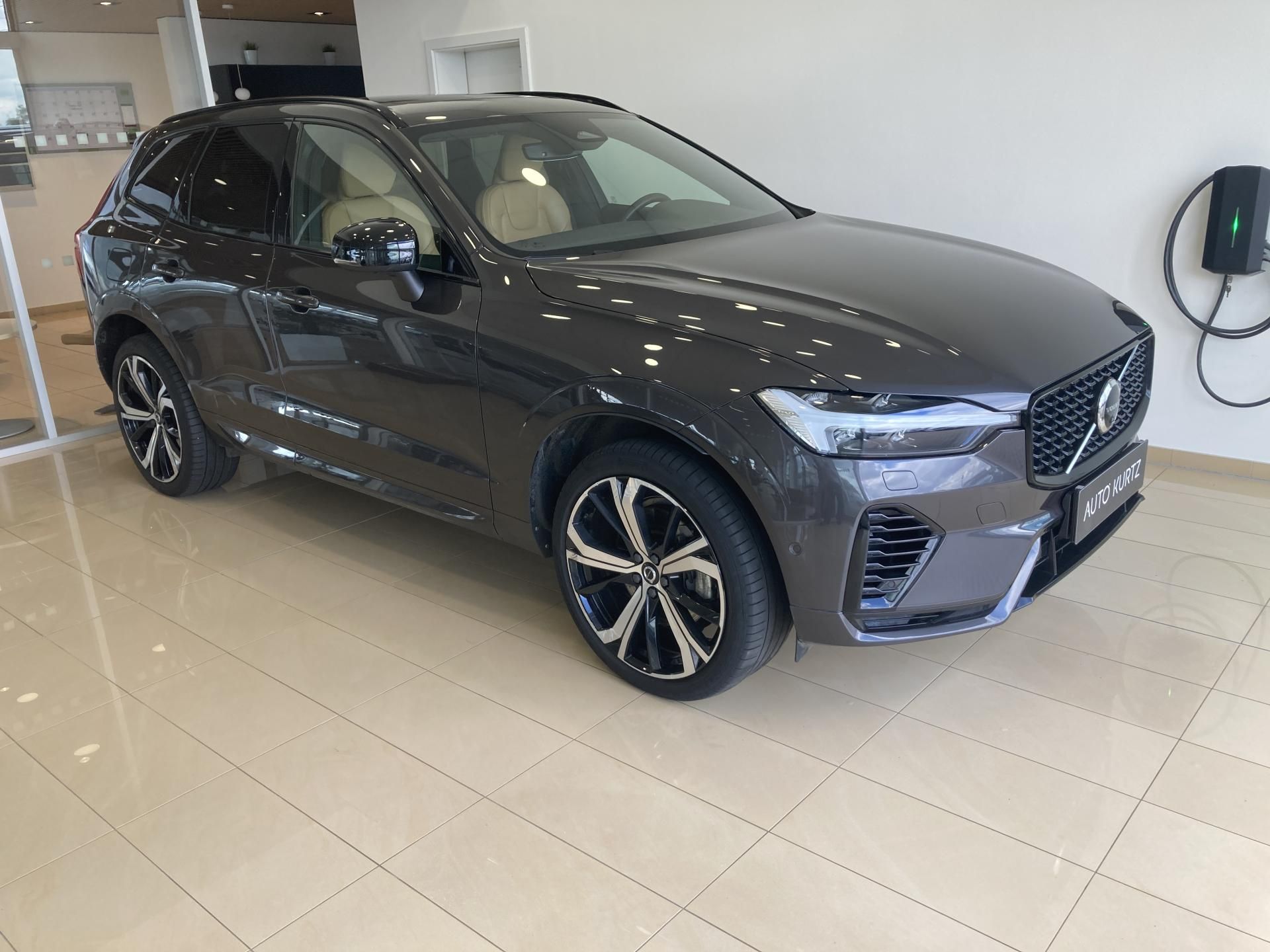 Volvo XC60, T6 eAWD Recharge Plus Dark AT8 - fotka 2