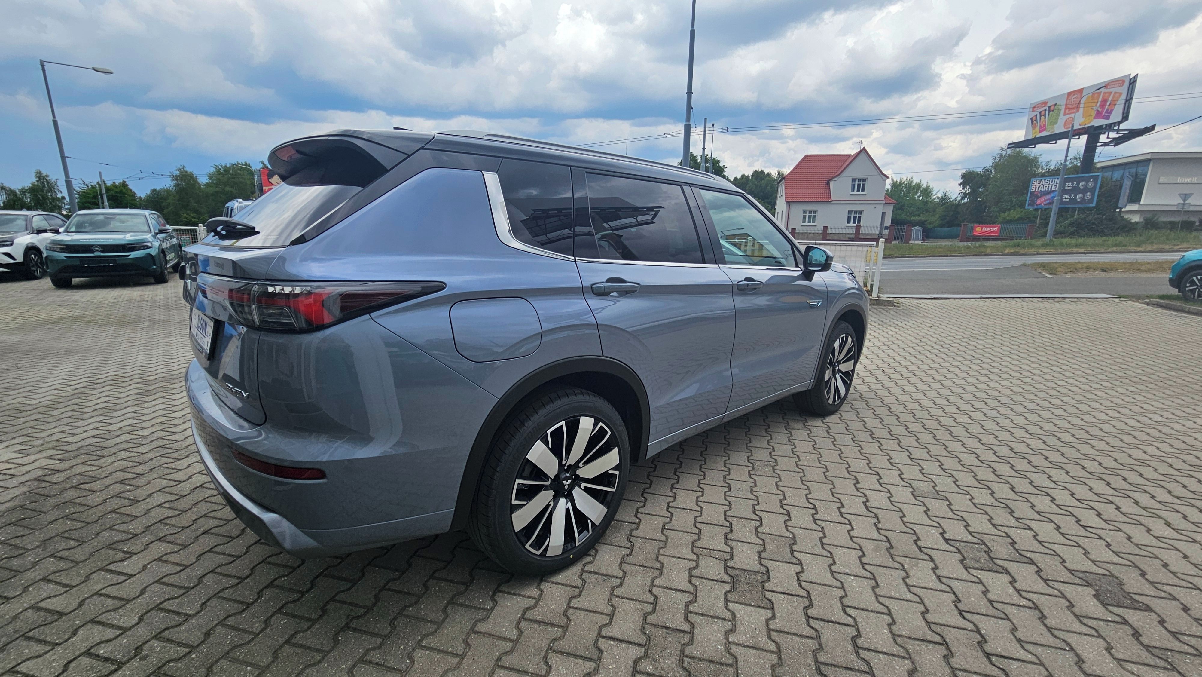 Mitsubishi Outlander, Instyle 2,4 PHEV 225kW AT 4x4 - fotka 6