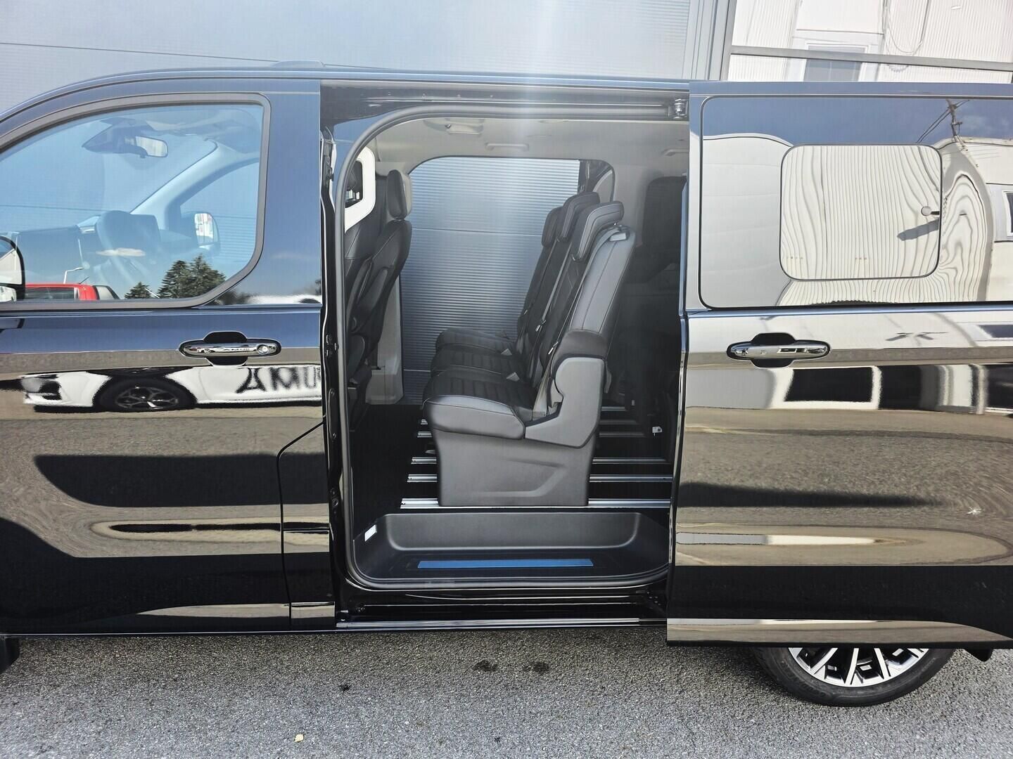 Ford Tourneo Custom, Custom V710  2,0 EcoBlue 125 k - fotka 4
