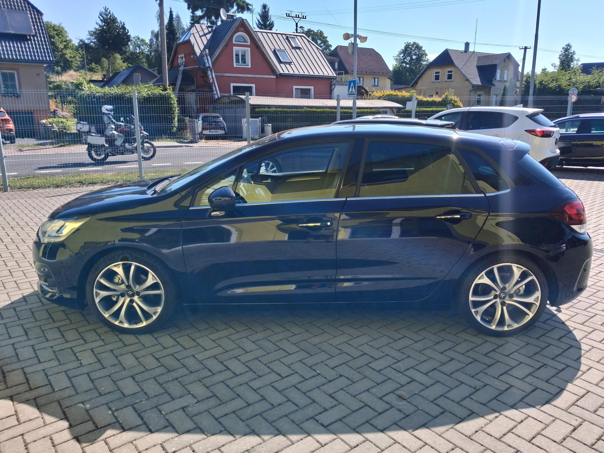 Citroën C4, 1,6HDi NAVI 2xKOLA MAX VÝBAVA - fotka 4