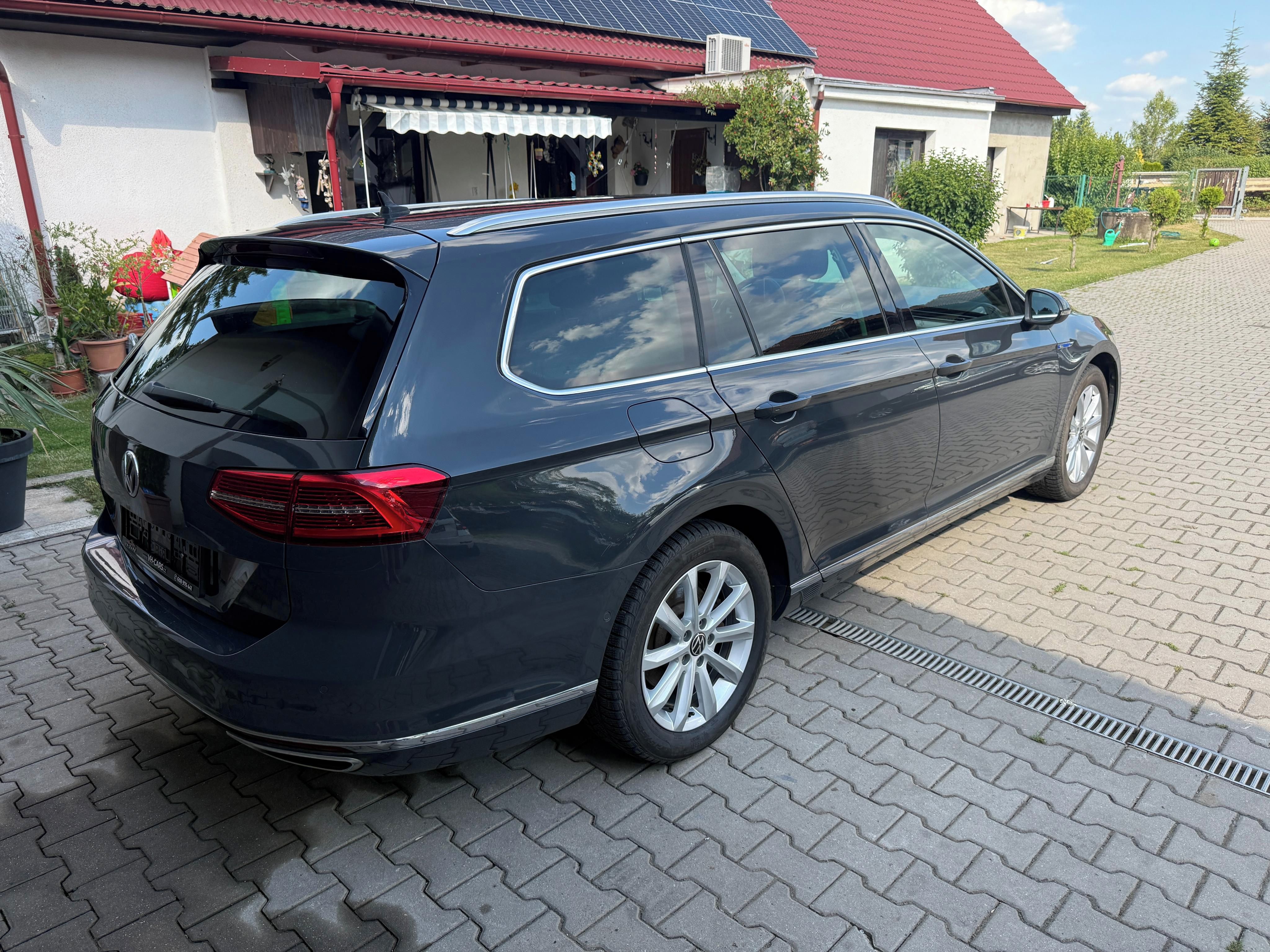 Volkswagen Passat, GTE - fotka 4