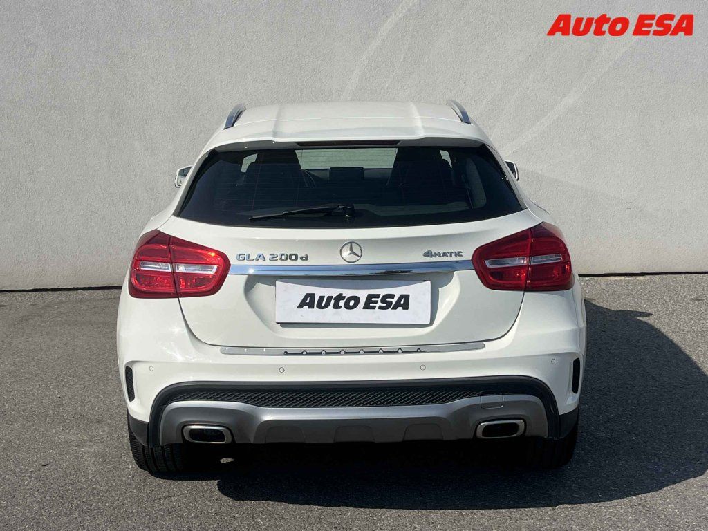 Mercedes-Benz GLA, 200D - fotka 5