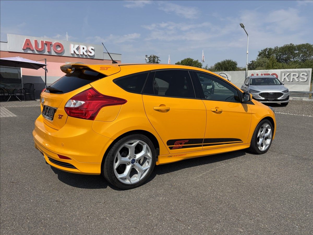 Ford Focus, 2,0 EB 184KW ST, Xenony,Keyfre - fotka 4