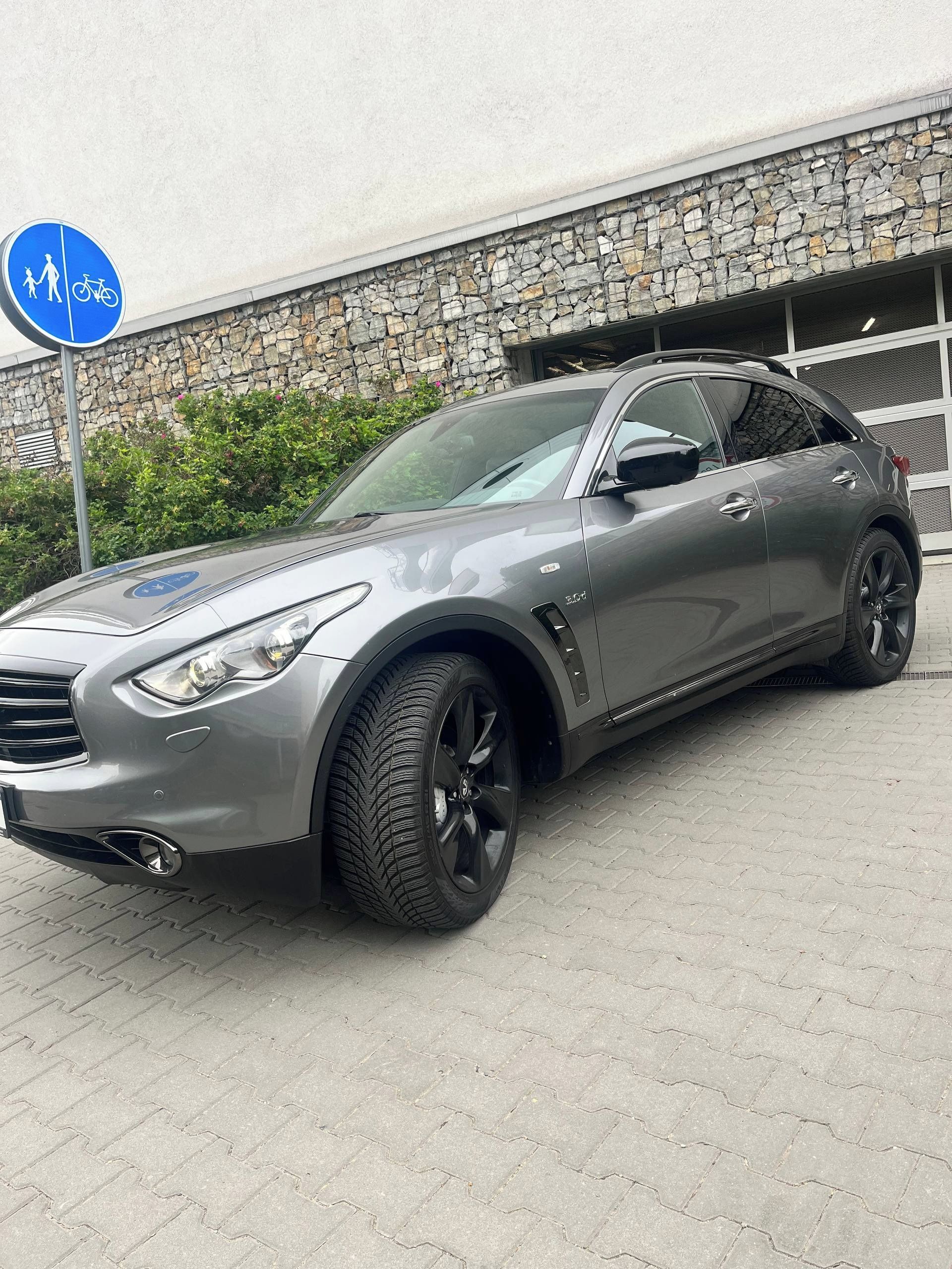 Infiniti QX70, Infiniti QX70 3.0d AWD Premium - fotka 4