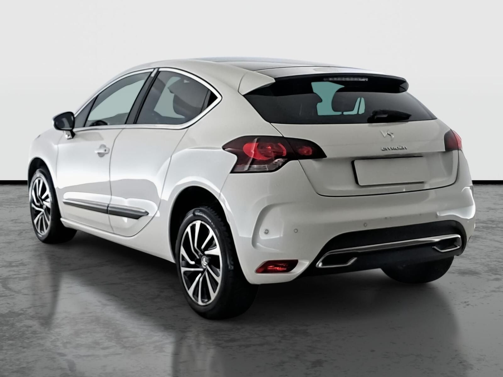 DS 4, 1.6 e-HDi, ČR,1.maj - fotka 4