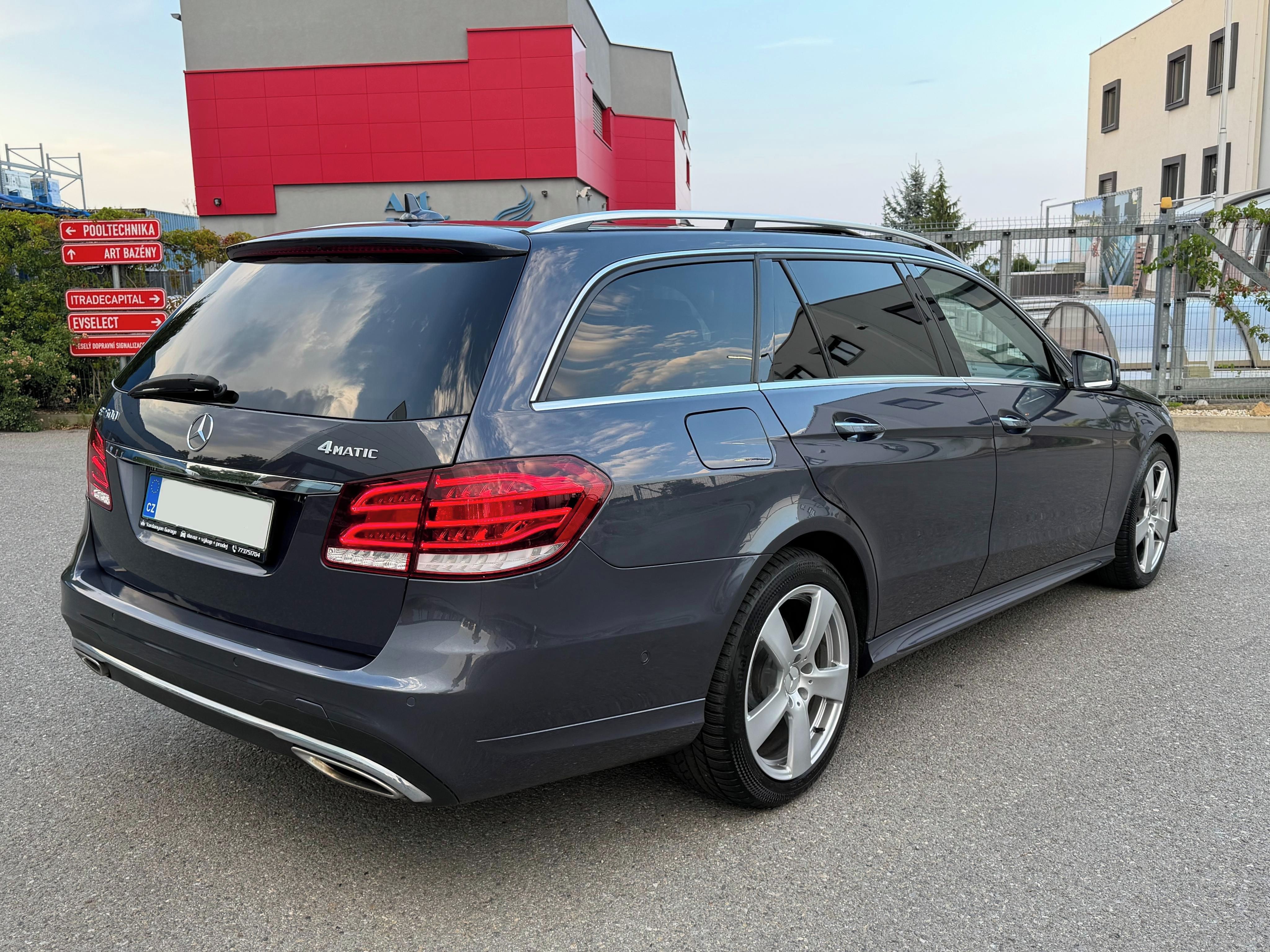 Mercedes-Benz Třídy E, E500, 4.7 V8 Biturbo,Full,AMG - fotka 3