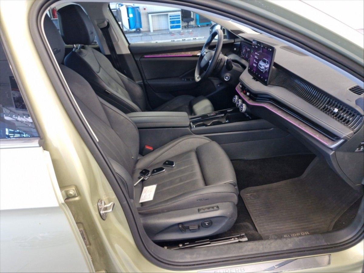 Škoda Superb, 2,0 TDi 4X4 Laurin&Klement DSG - fotka 6