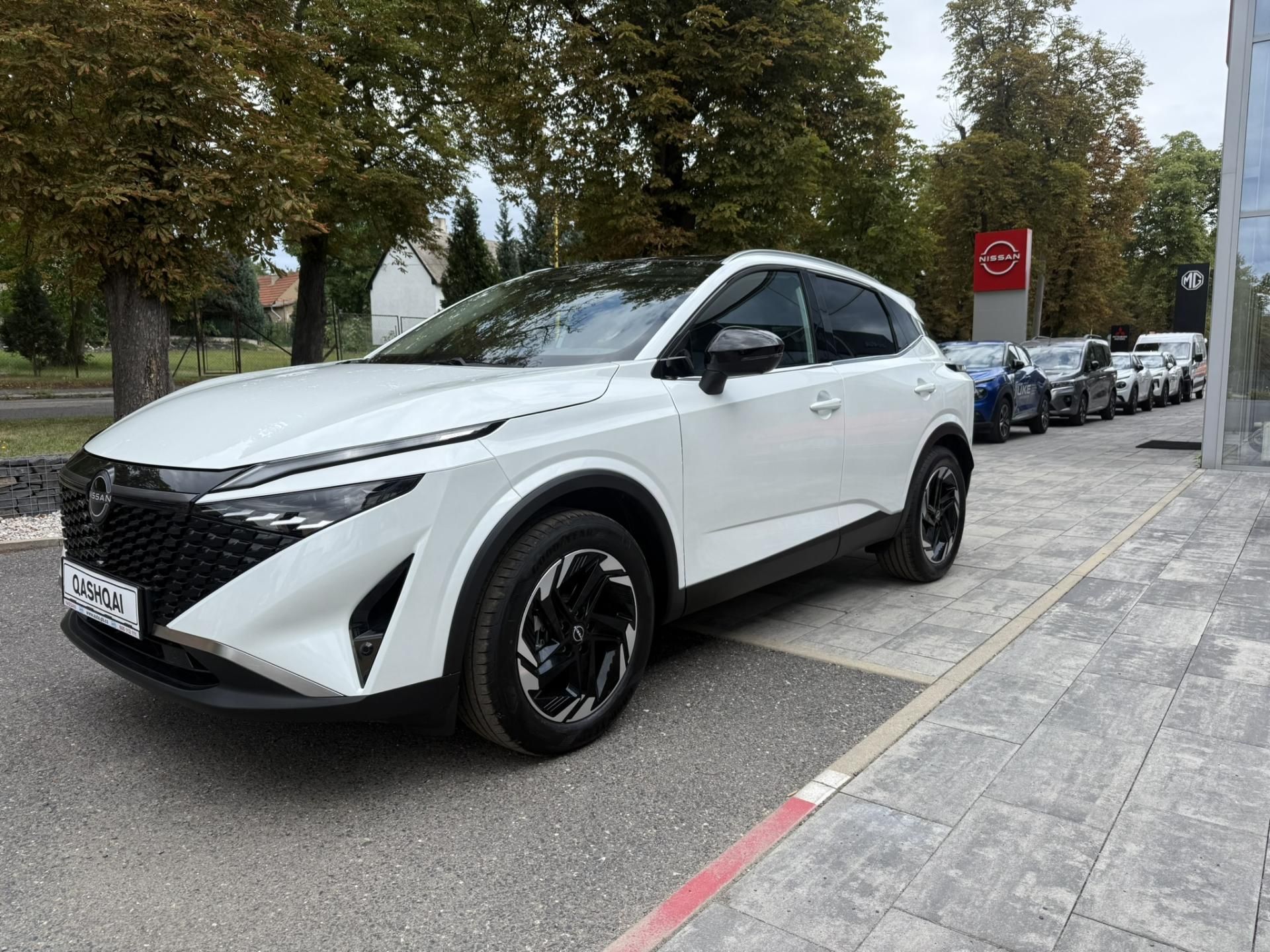 Nissan Qashqai, 1.3 DIG-T 4WD N-CONNECTA + CP - fotka 3
