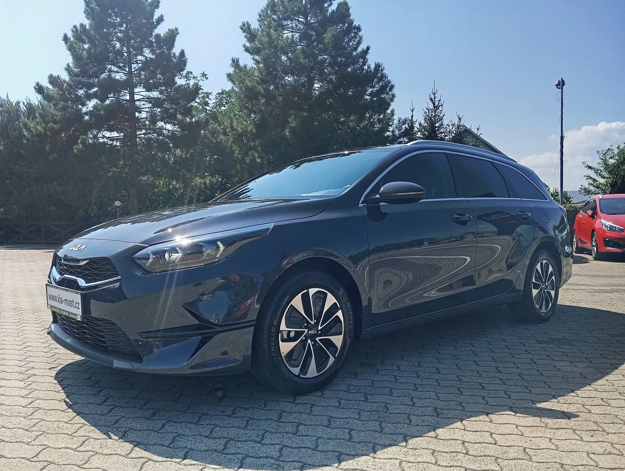 Kia Cee´d SW, 1.5 T-GDi 7DCT TOP - fotka 4