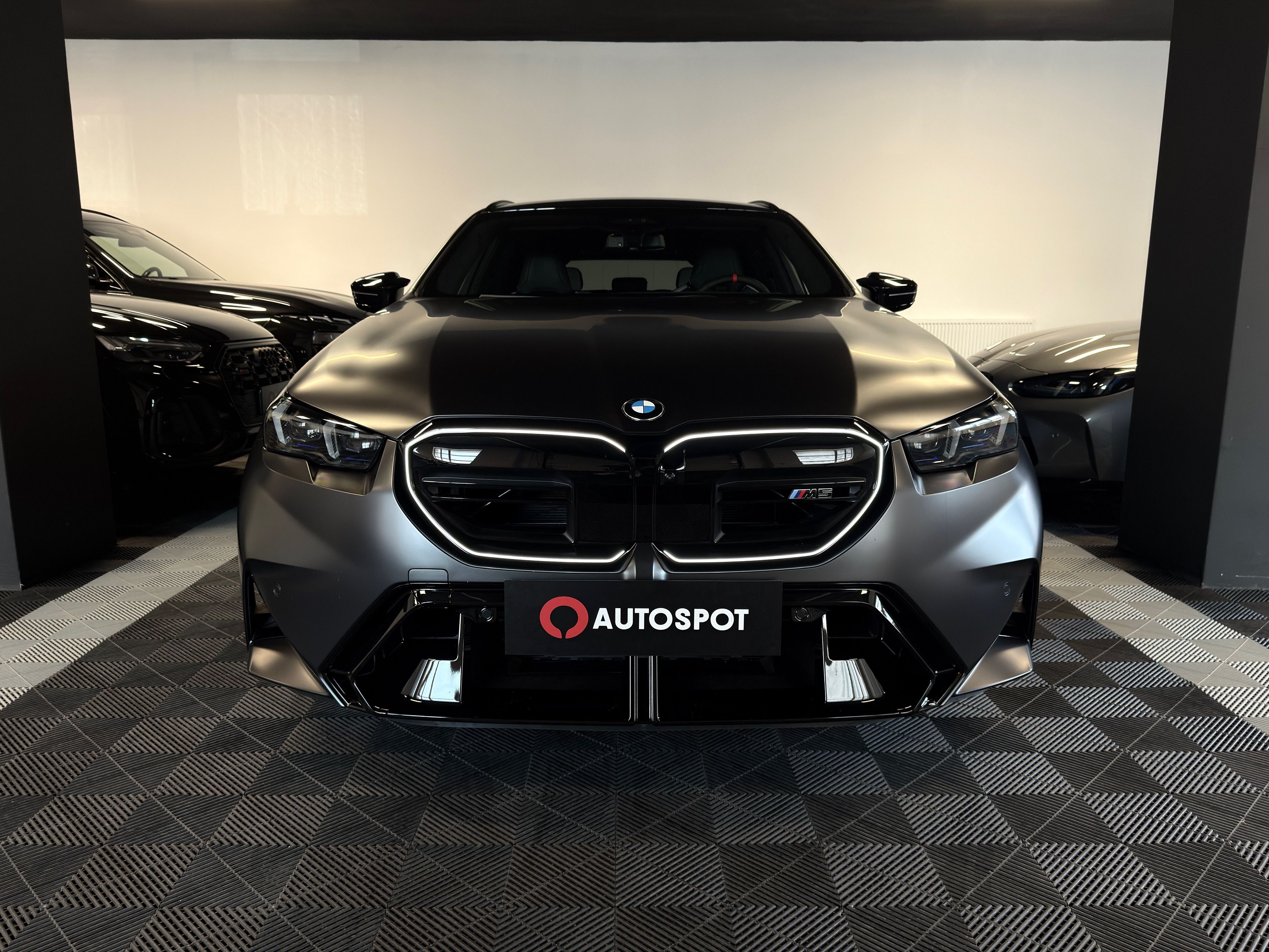 BMW M5, Touring xDrive - fotka 3