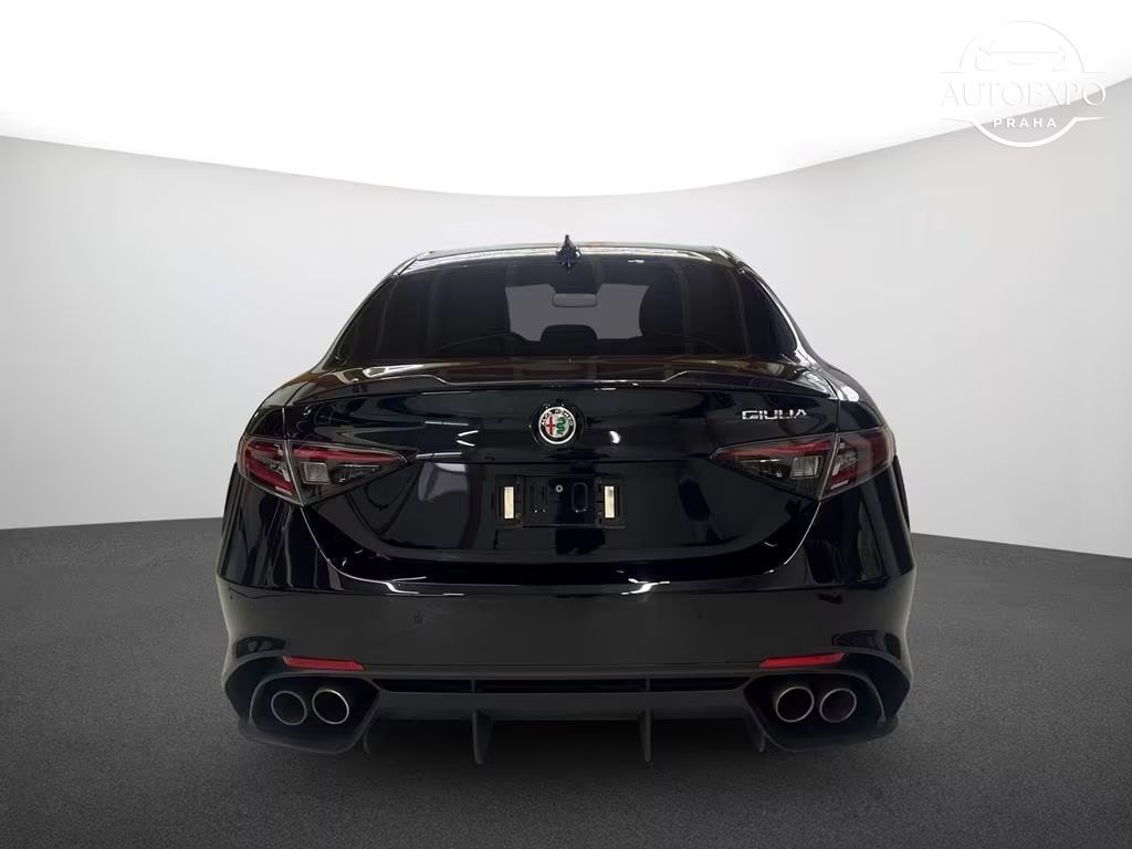 Alfa Romeo Giulia, Quadrifoglio 2.9 V6 Bi-Turbo - fotka 4