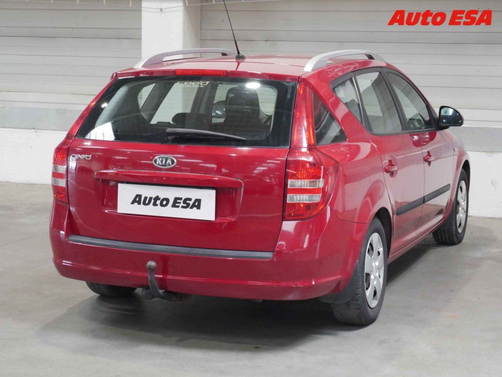 Kia Cee´d, 1.4i,1.maj,ČR - fotka 6