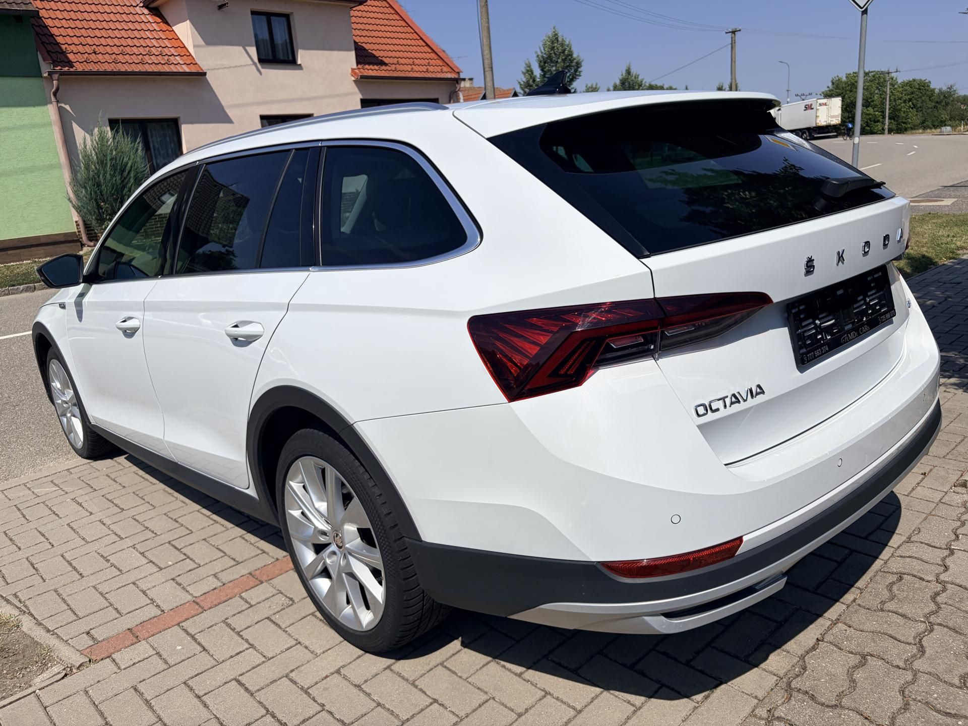 Škoda Octavia, SCOUT 2.0 TDI DSG MATRIX - fotka 3