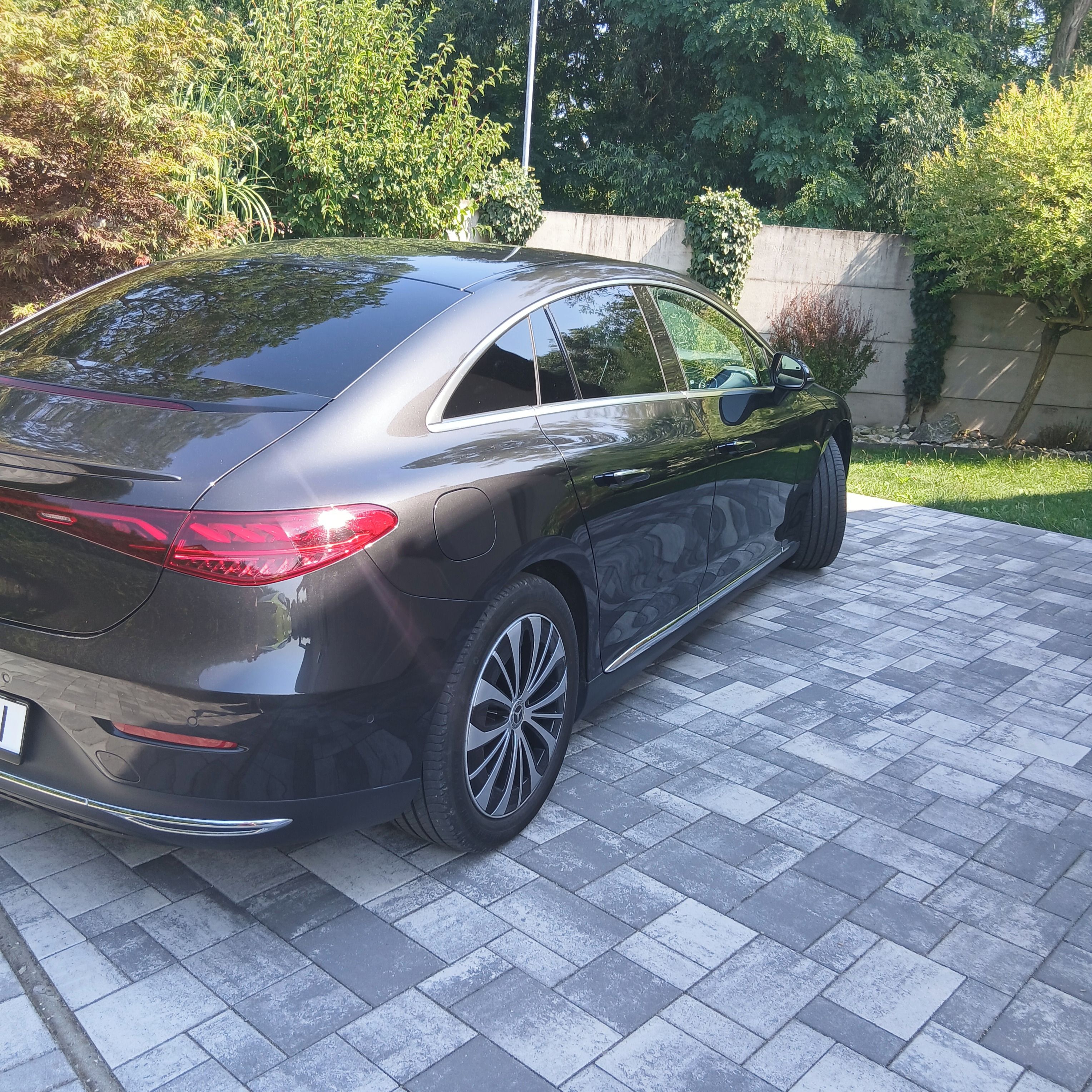 Mercedes-Benz EQE, Mercedes - Benz EQE 350+ - fotka 5