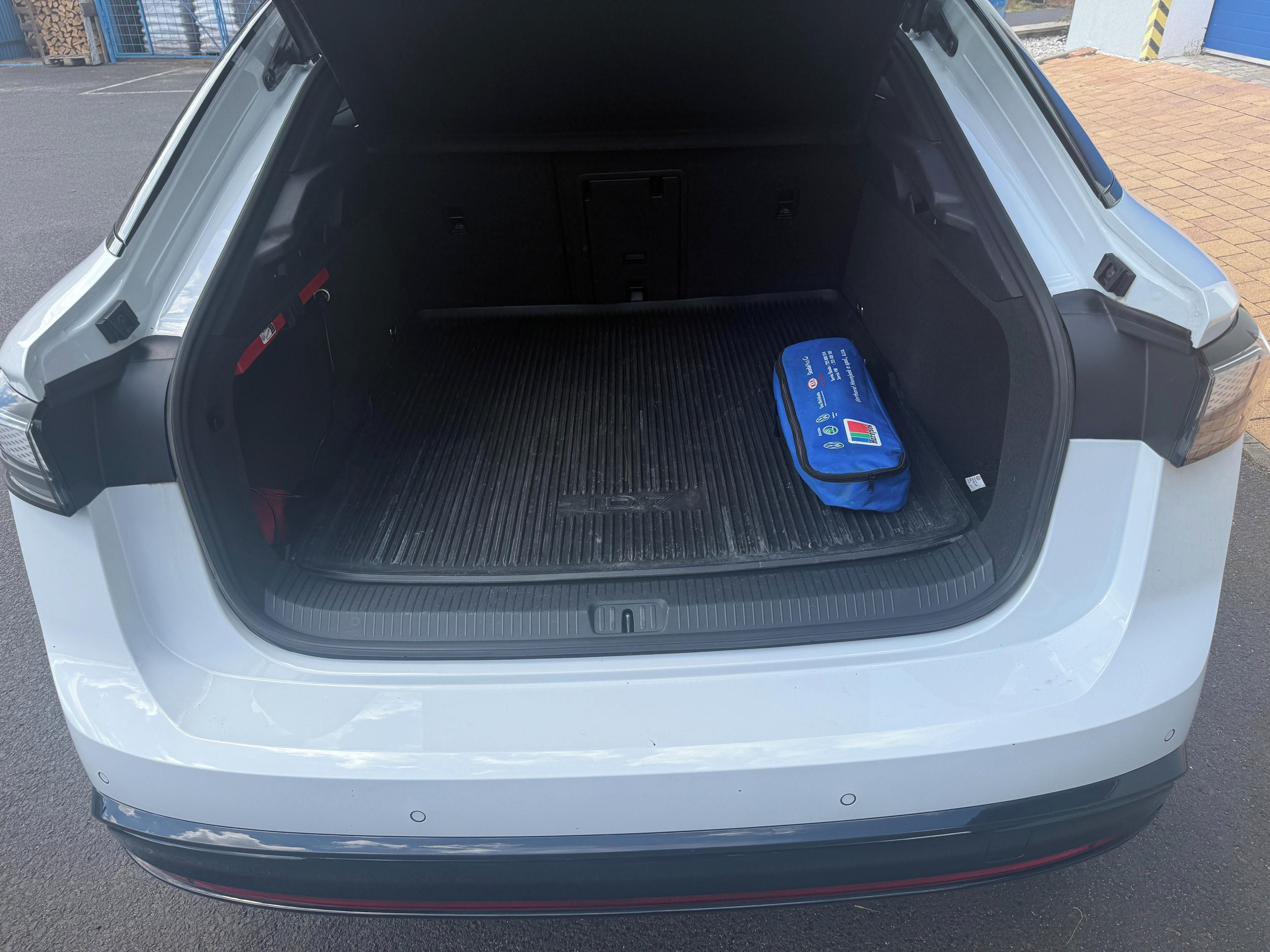 Volkswagen ID.7, Pro Masáž 360k HuD zimní gumy - fotka 5
