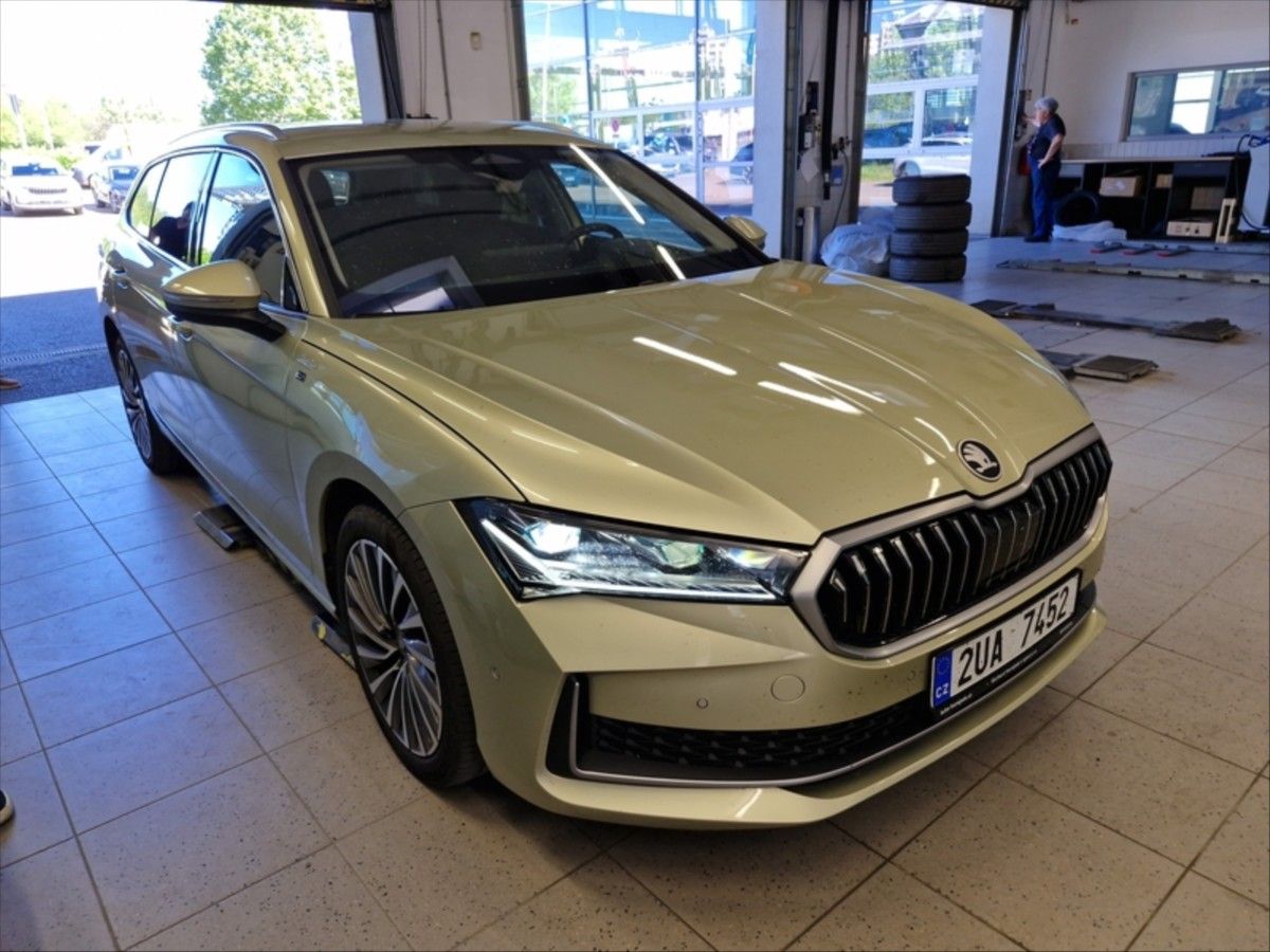 Škoda Superb, 2,0 TDi 4X4 Laurin&Klement DSG - fotka 3