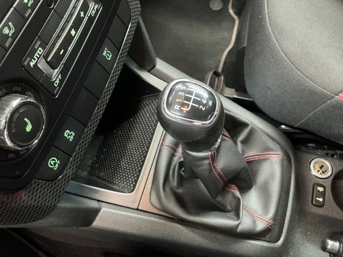 Škoda Yeti, 2.0Tdi 103KW MONTE CARLO XENON - fotka 5