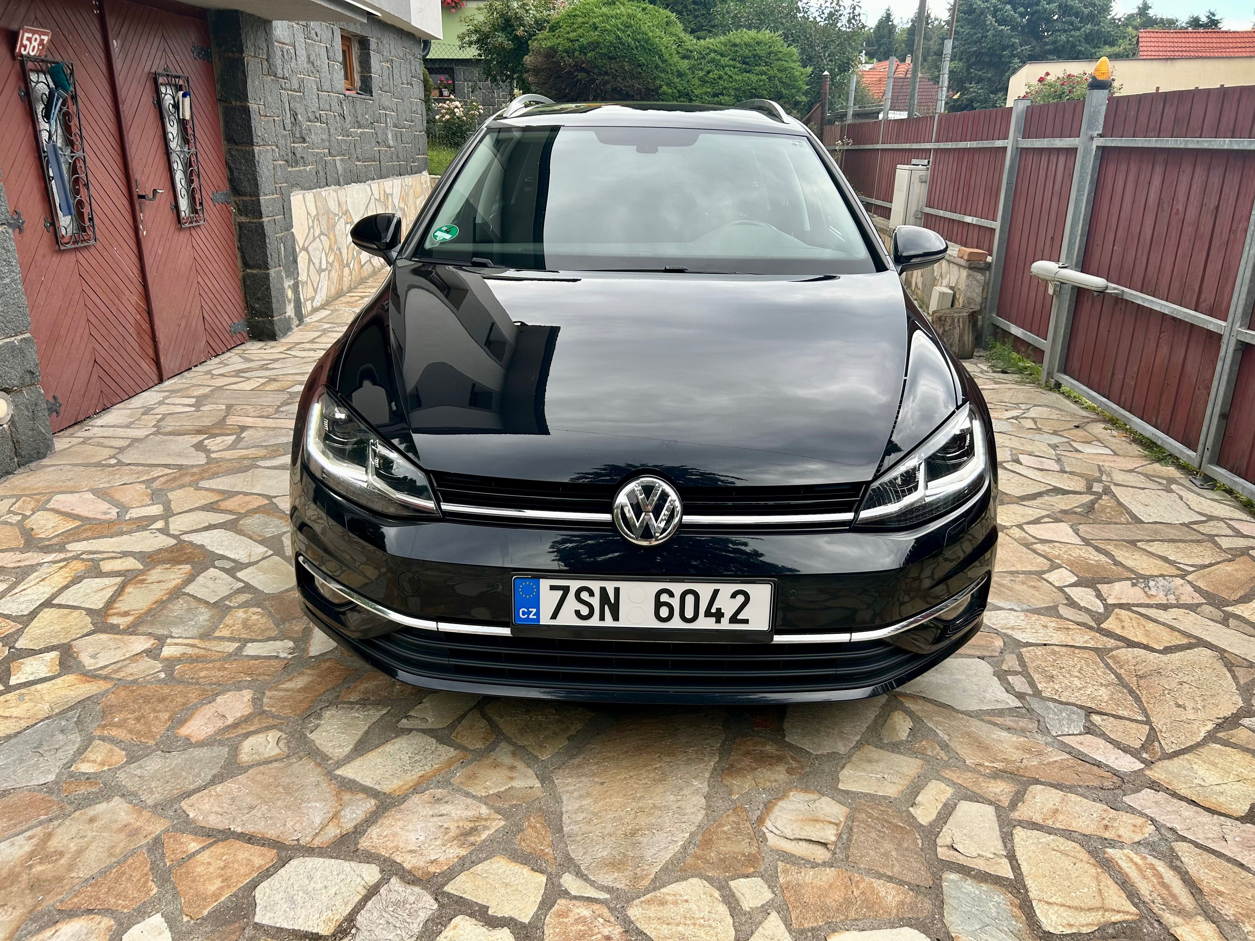 Volkswagen Golf, 1.6 TDI 85KW DSG HIGHLINE LED - fotka 2