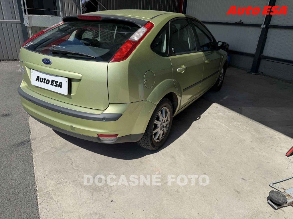 Ford Focus, 1.6 i,AC,park.asist - fotka 2