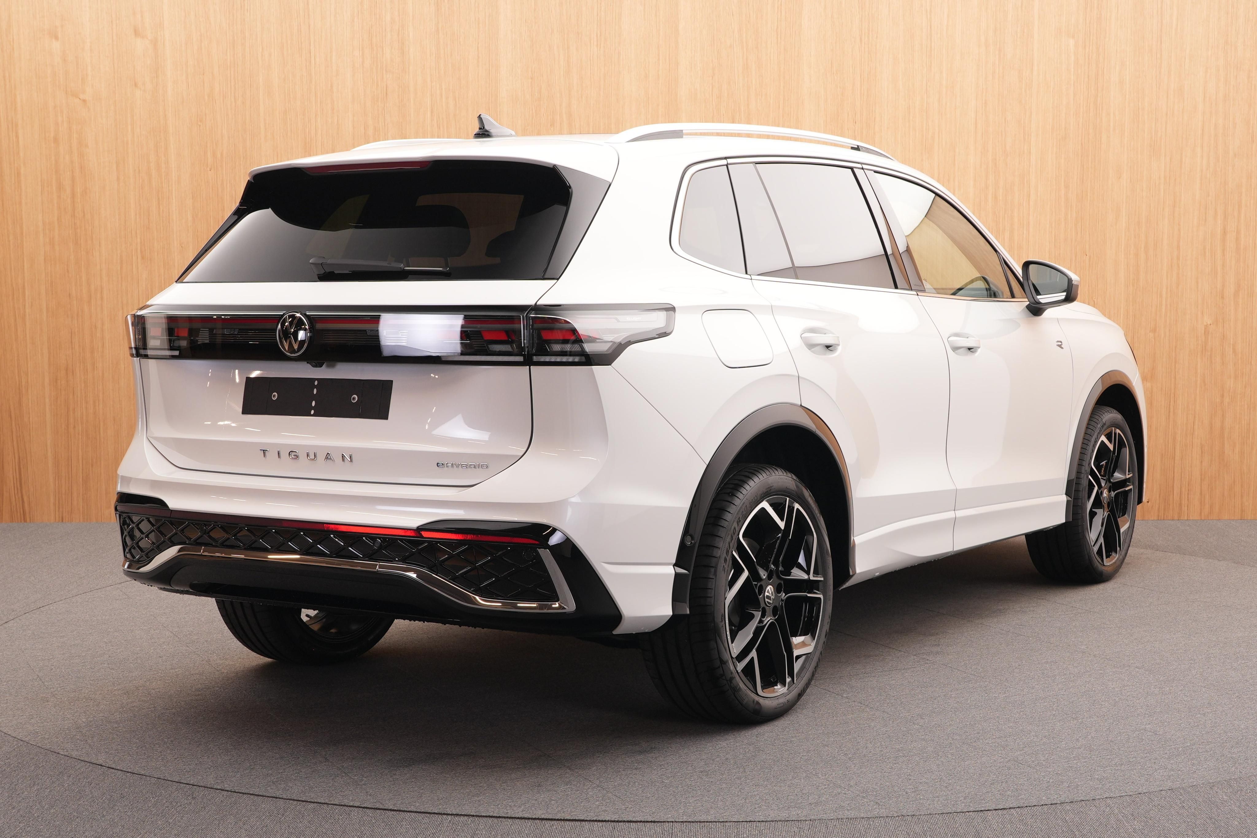 Volkswagen Tiguan, R-Line People Hybrid DSG - fotka 4