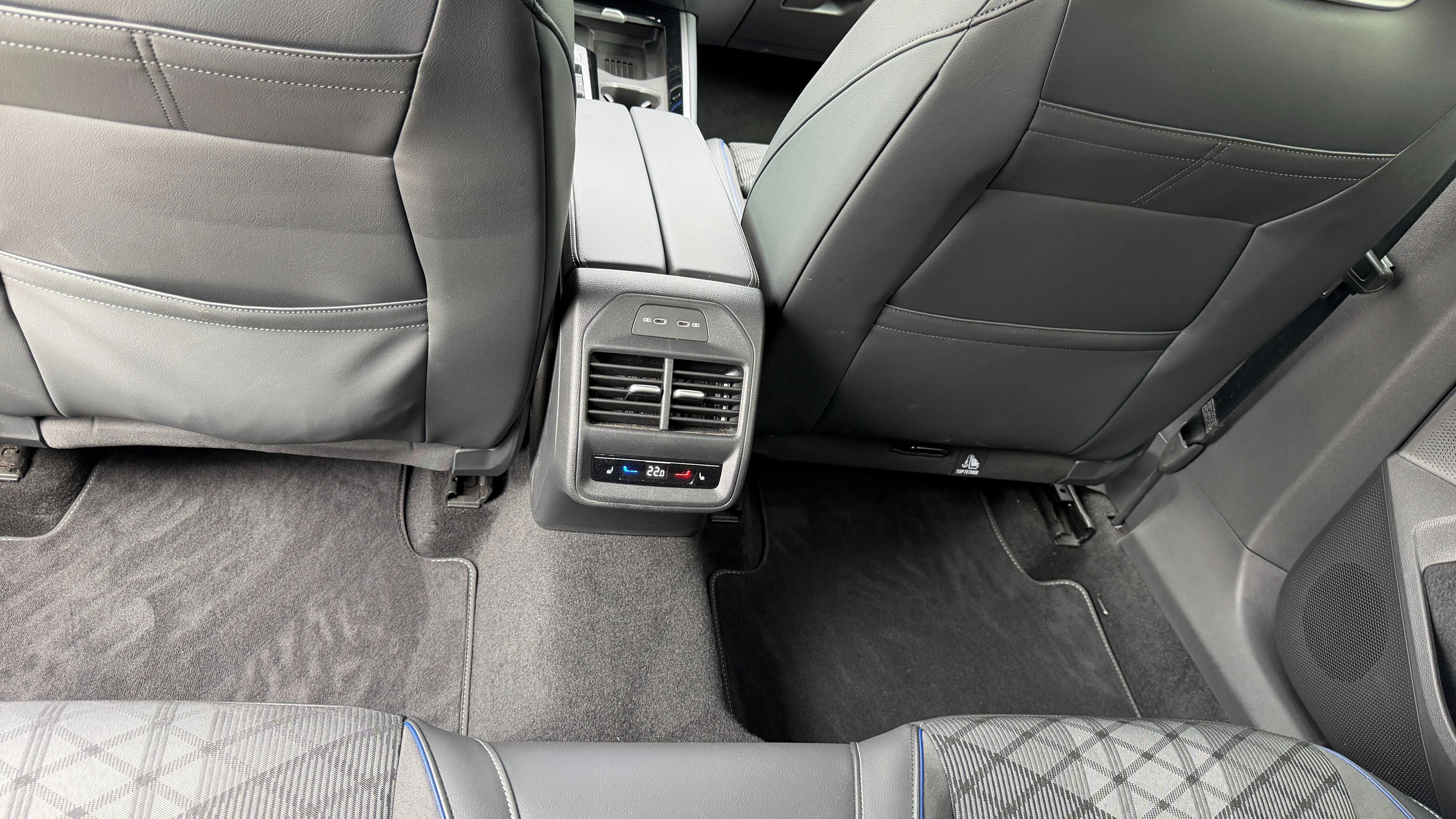 Volkswagen Passat, Passat R-Line 2.0 TDI 4x4 - fotka 6