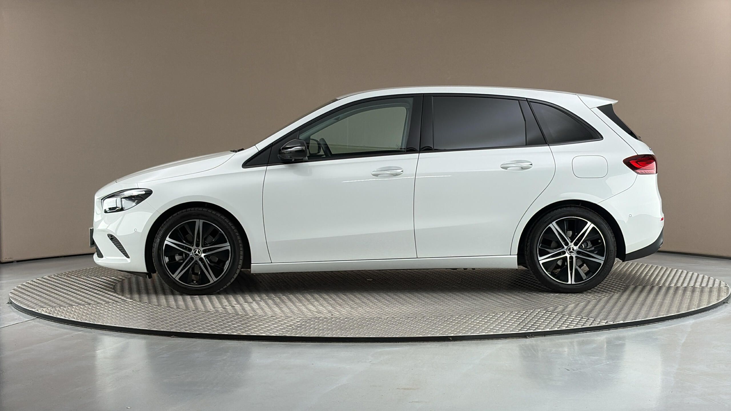 Mercedes-Benz Třídy B, 200d AUT Progressive Advanced - fotka 4
