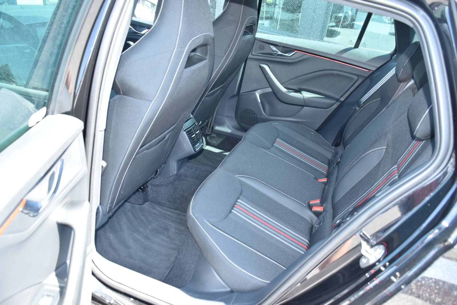 Škoda Scala, Monte Carlo 1.0 TSI 85kW - fotka 5