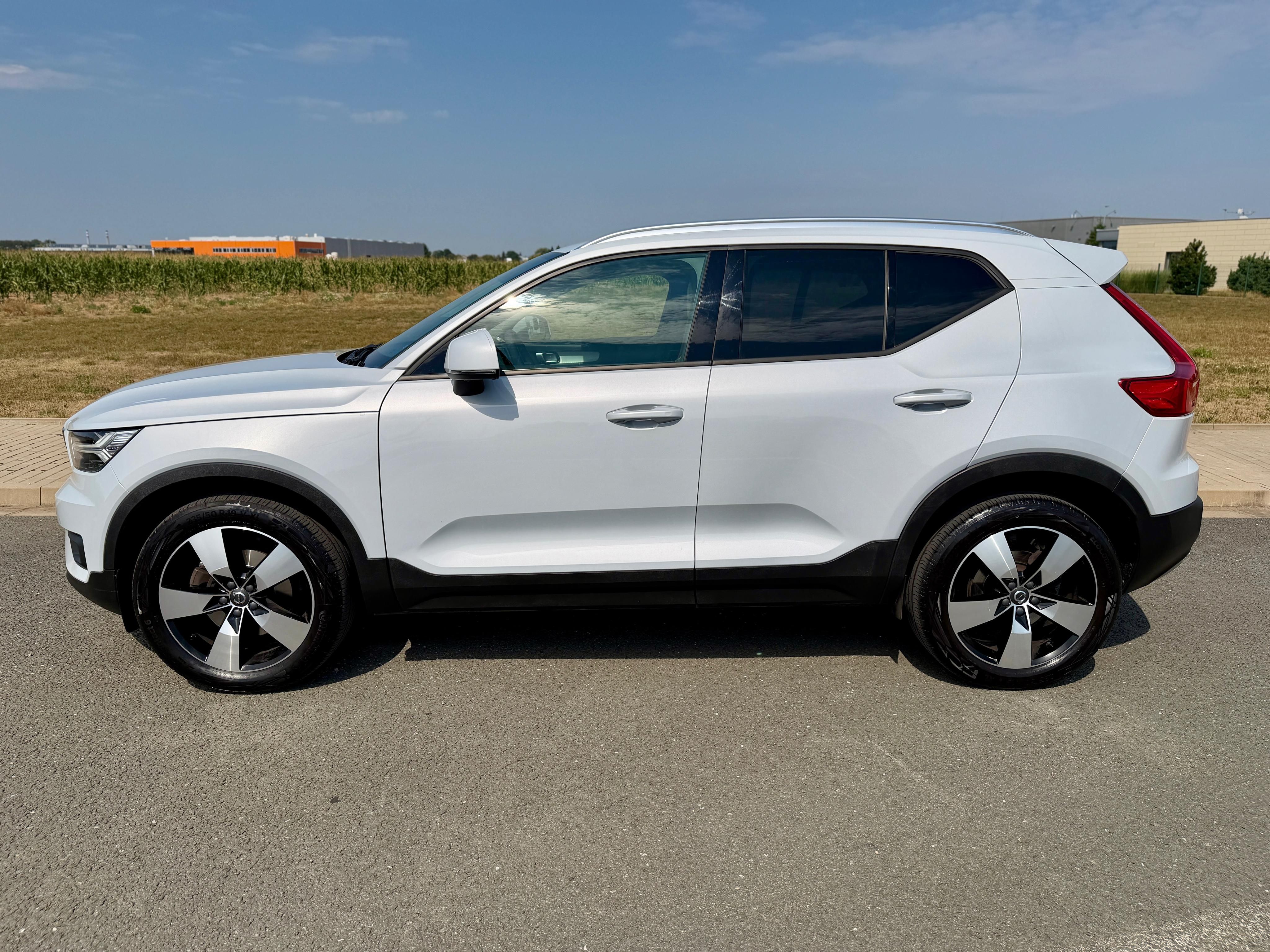 Volvo XC40, 2.0 T4 4X4 360K KŮŽE ČR DPH! - fotka 2