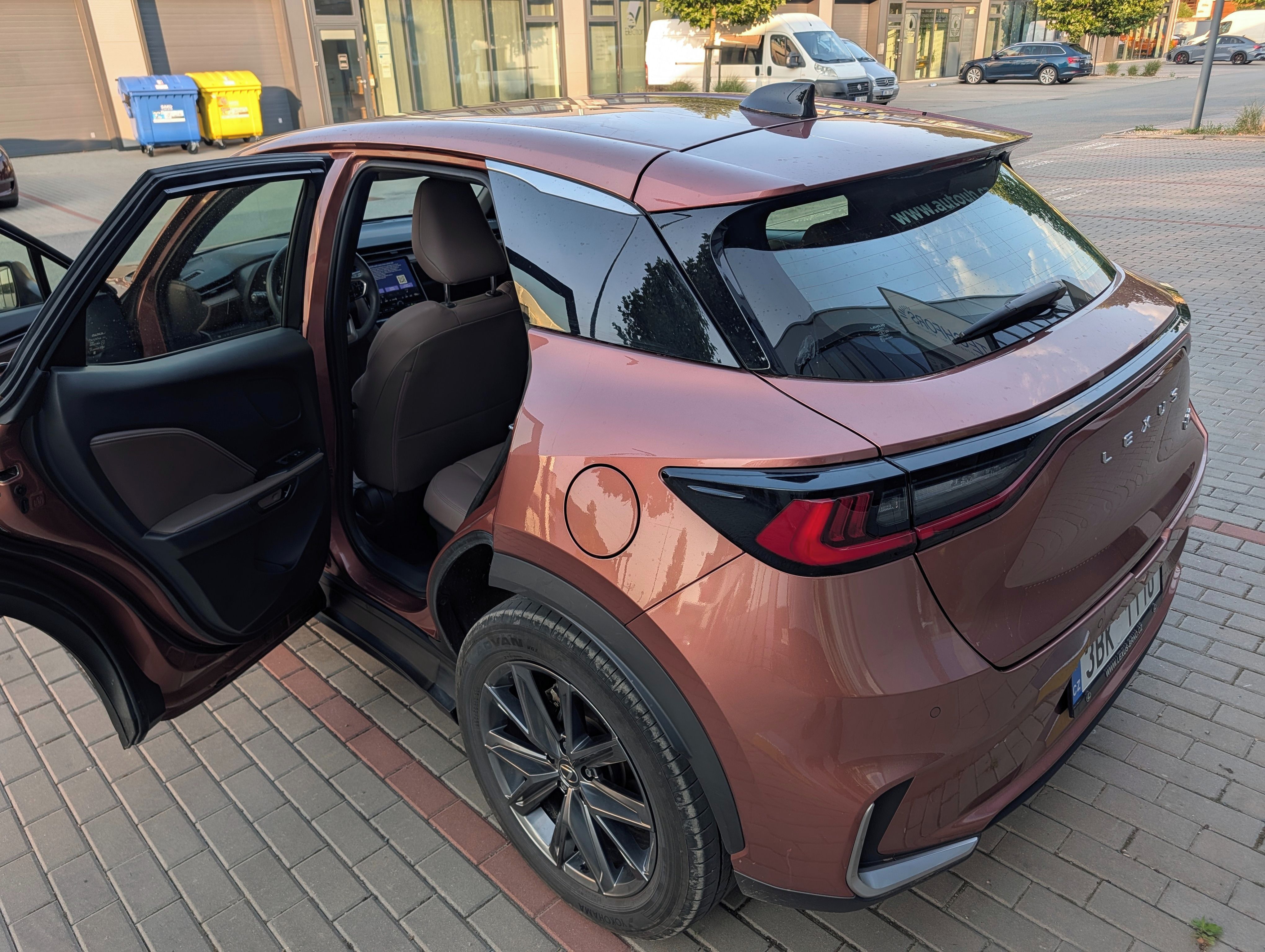 Lexus LBX, 1,5 Hybrid Elegant Tech - fotka 3