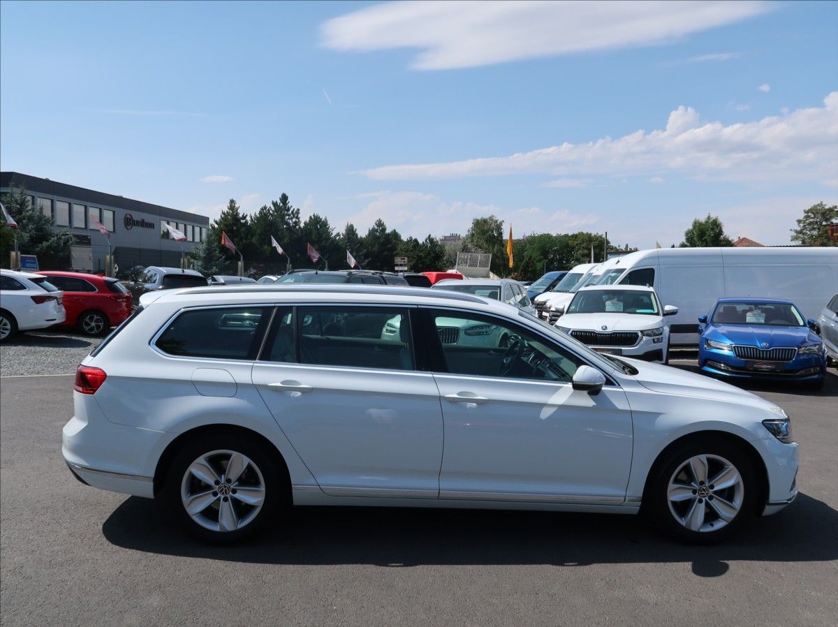 Volkswagen Passat, 2,0 TDi,110kW,1majČR,Elegance - fotka 5