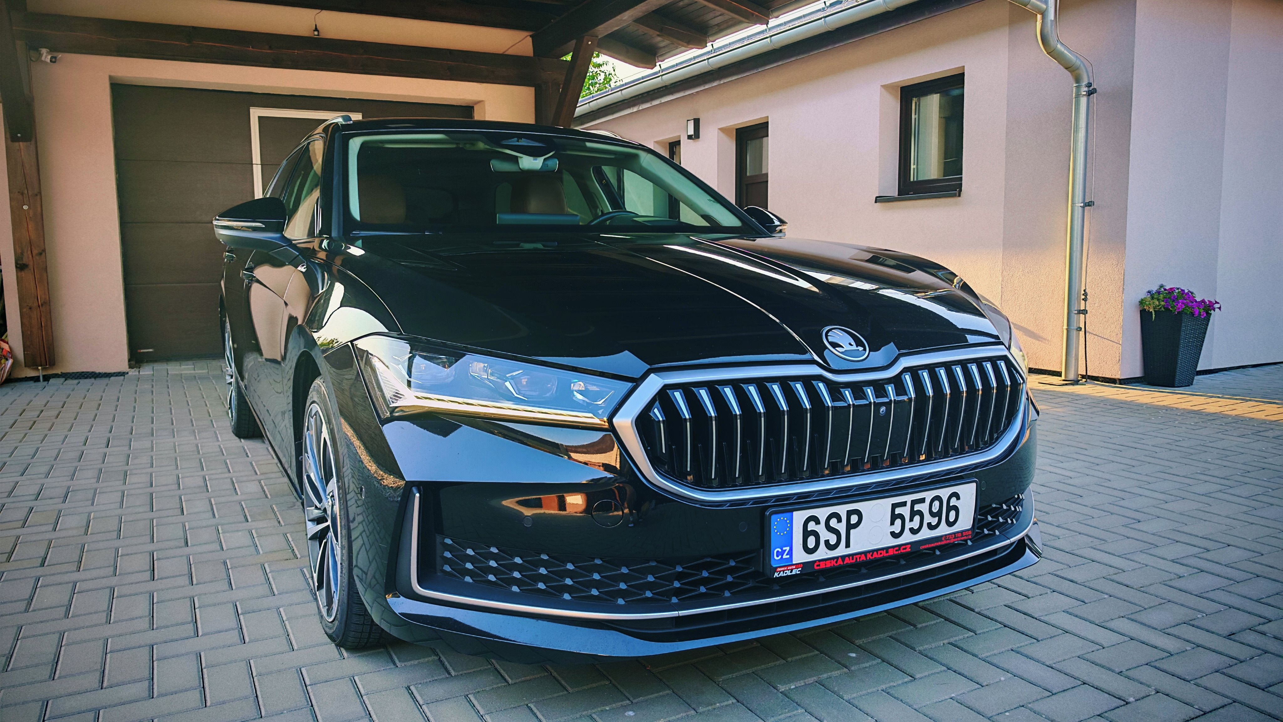 Škoda Superb, 2.0 TDI DSG, L&K, Laurin, ČR - fotka 2