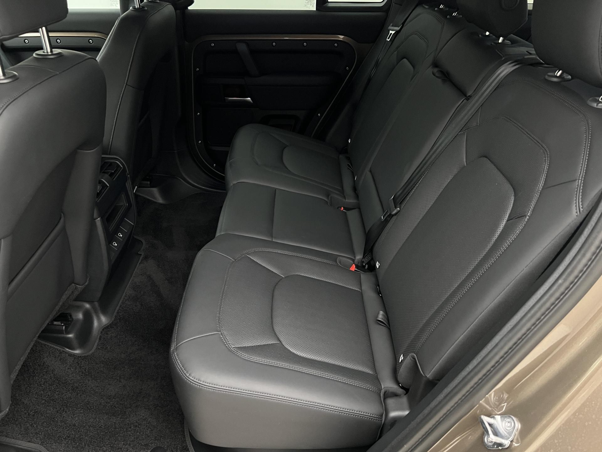 Land Rover Defender, D250 SE X-DYNAMIC CZ 1. maj. - fotka 6