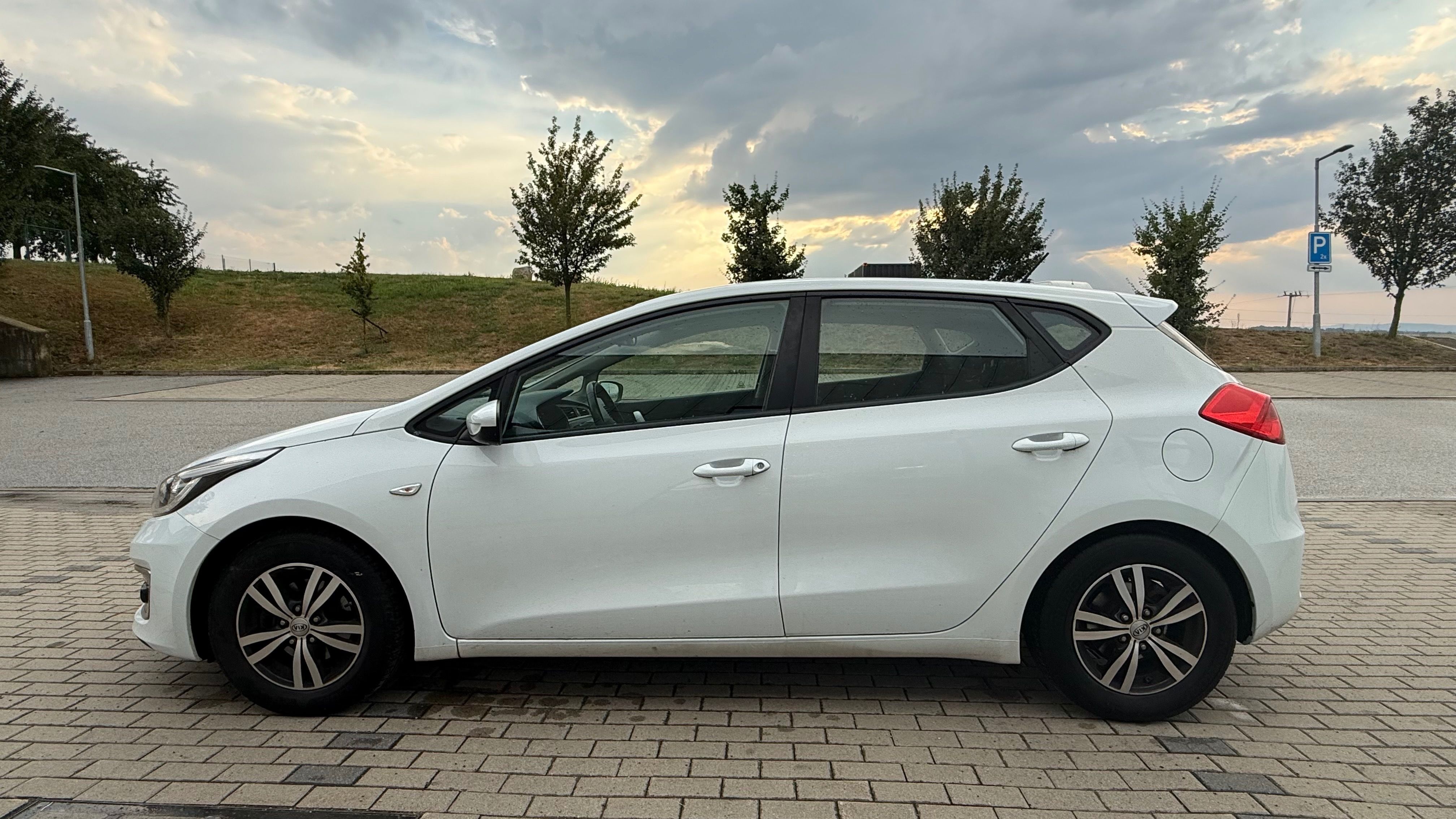 Kia Cee´d, Kia Ceed 1,4 73kW 2018 - fotka 5
