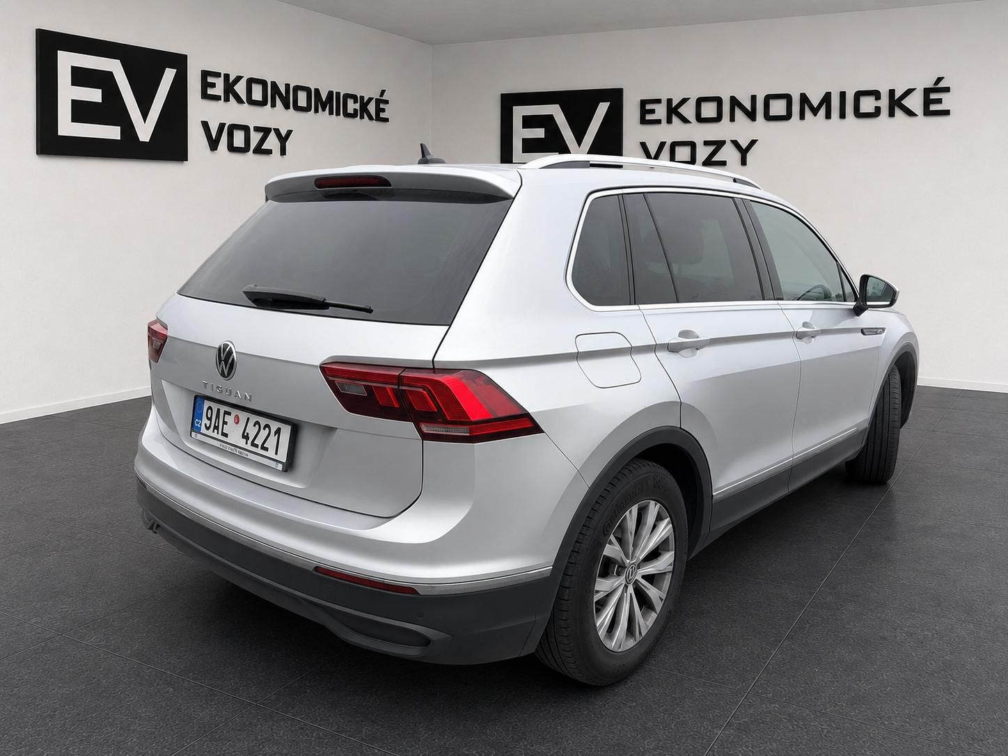 Volkswagen Tiguan, 2.0 TDI,LIFE,ČR,1 MAJITEL - fotka 4