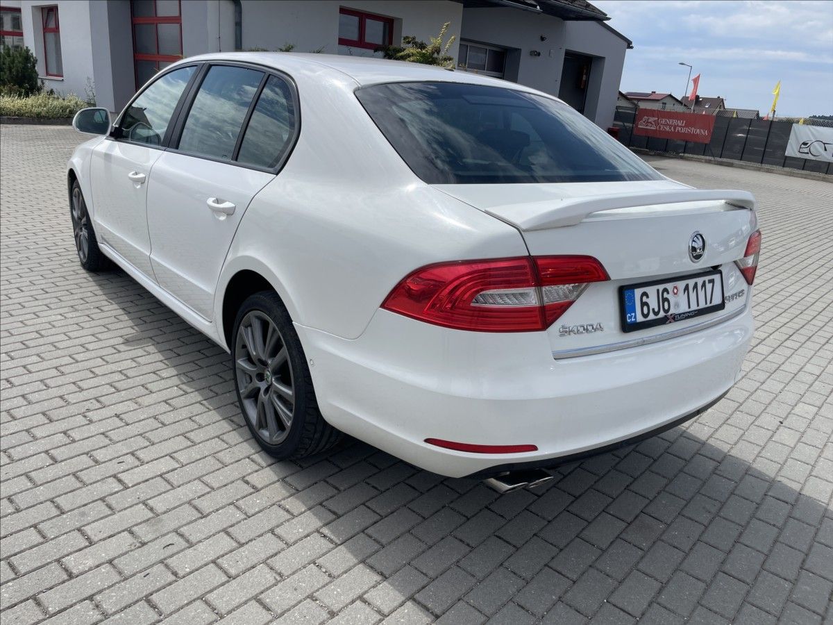 Škoda Superb, 2,0 TDi 103kw Elegance Facelif - fotka 5