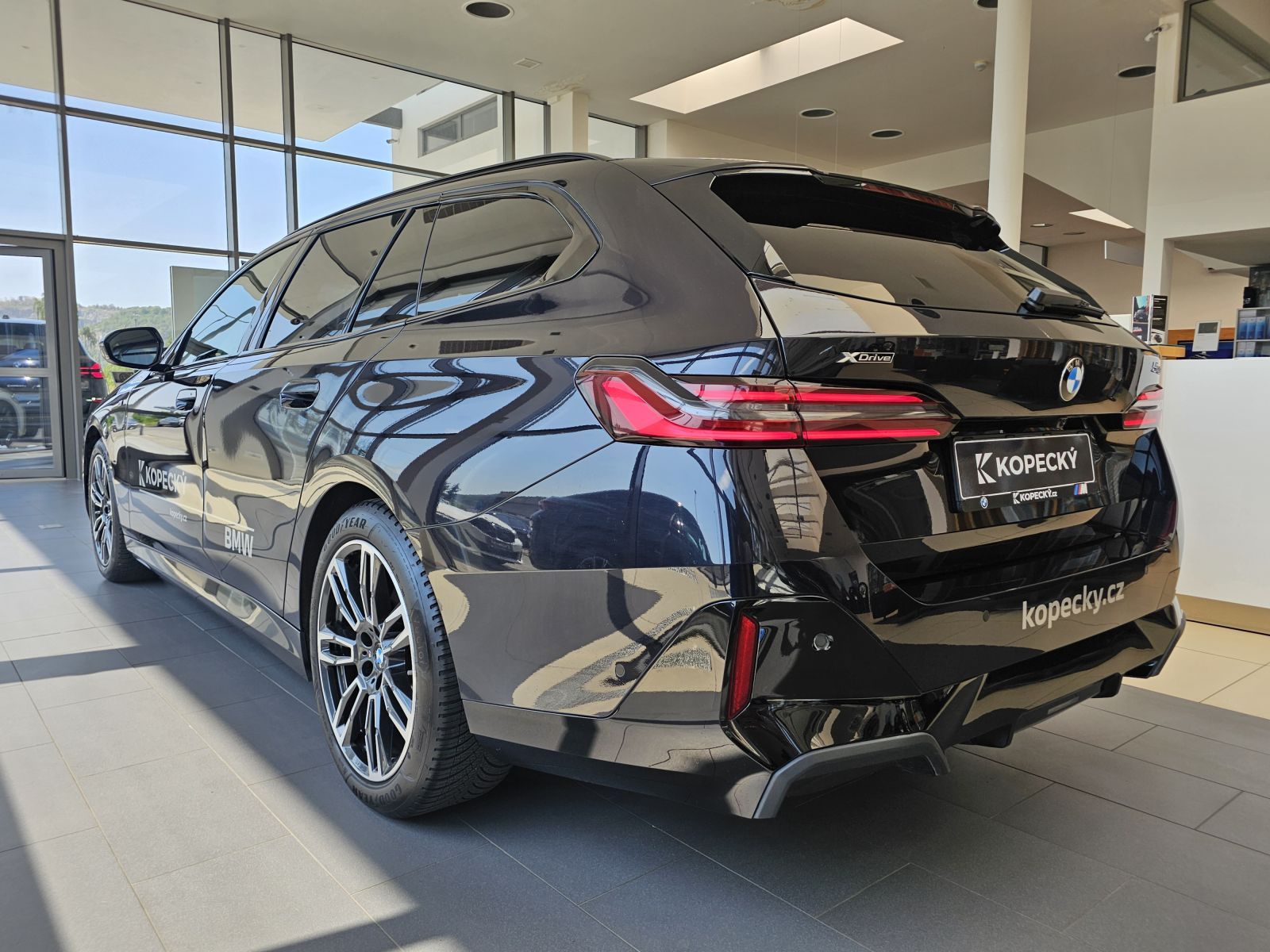 BMW Řada 5, 540d xDrive Touring - fotka 4