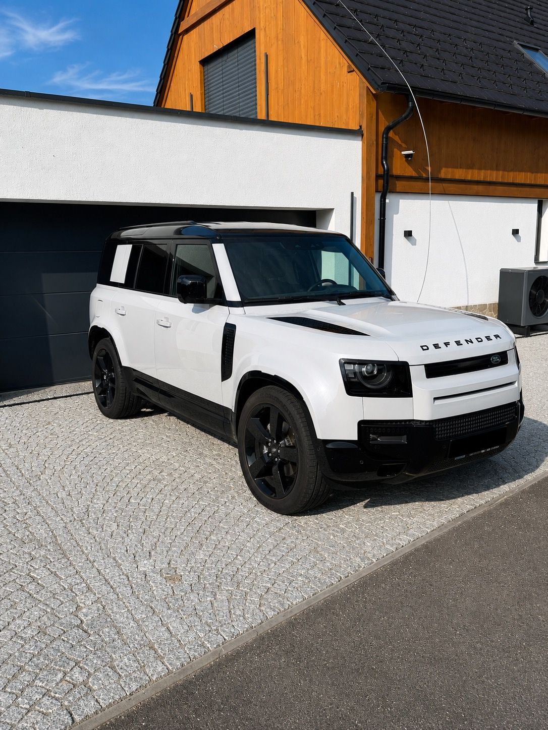 Land Rover Defender, 110 D200 X-DYNAMIC SE,MY2026 - fotka 2