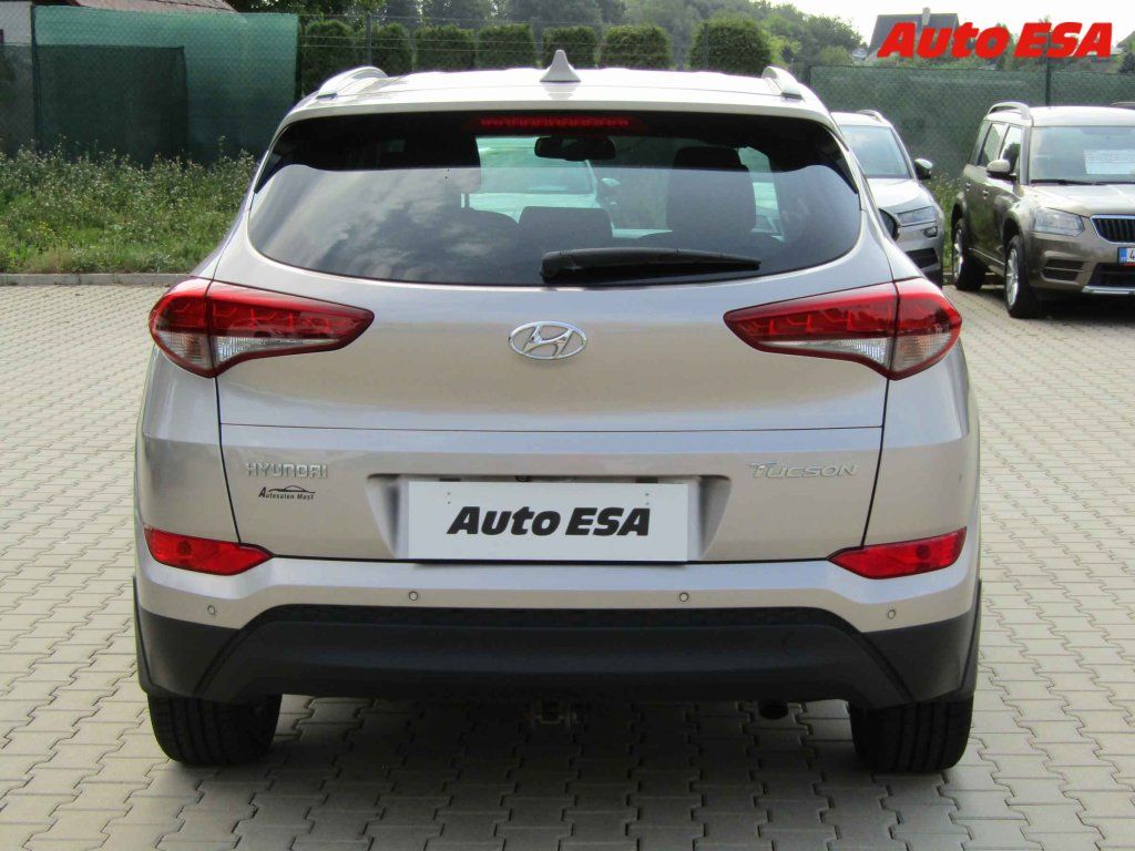 Hyundai Tucson, 1.7TGDi,2.maj,ČR,AC,temp - fotka 5