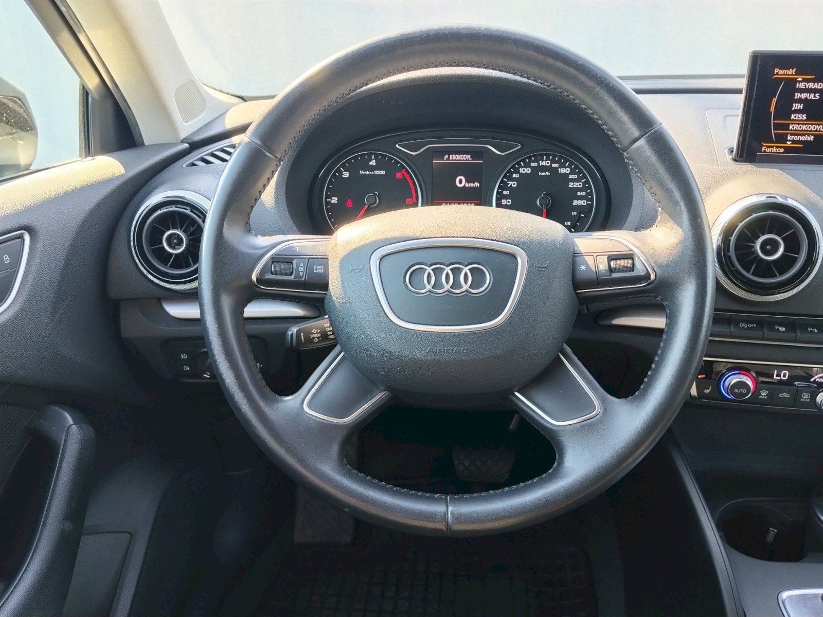 Audi A3, 1.6 TDI 77Kw DSG - fotka 6
