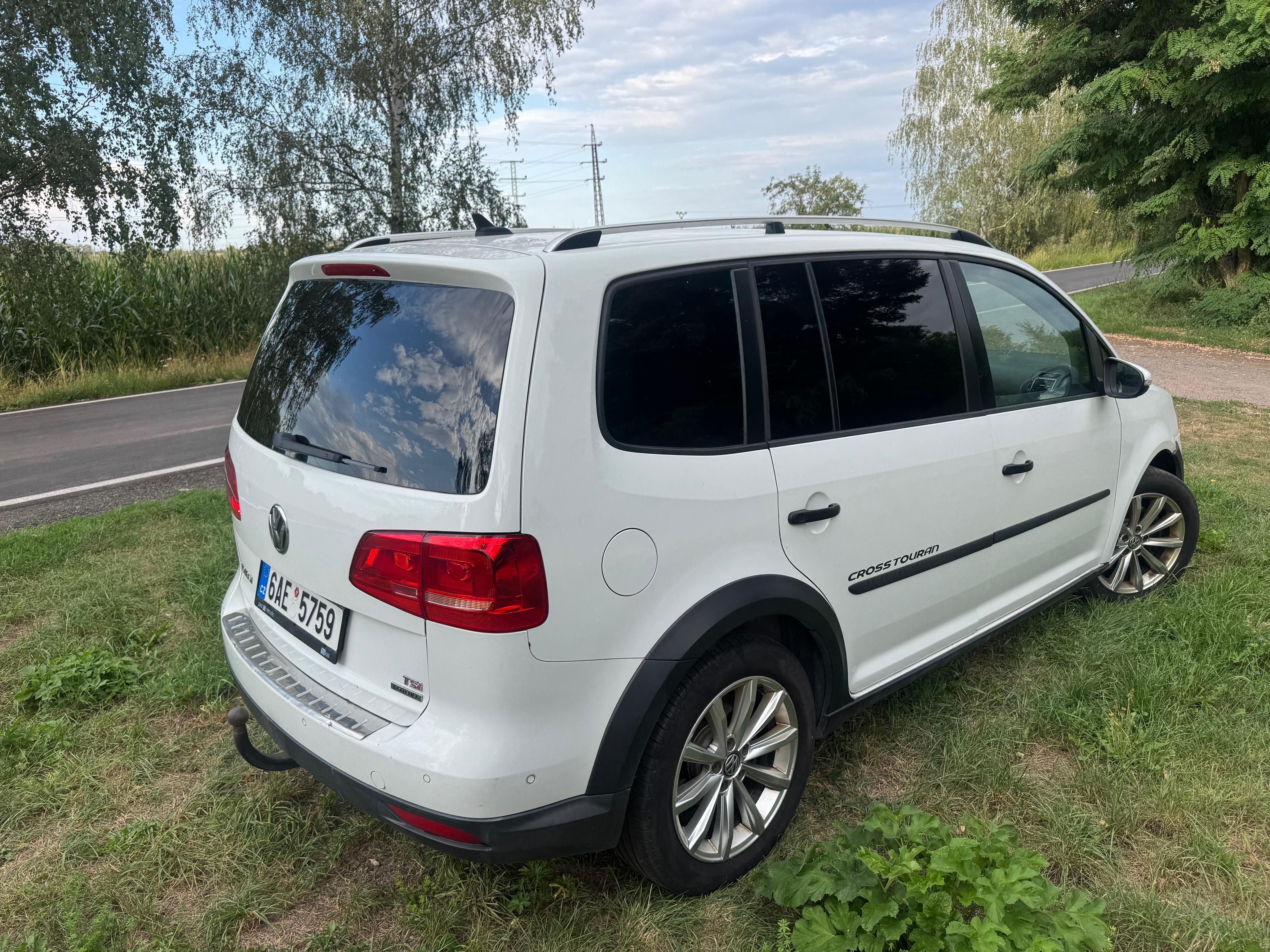 Volkswagen Touran, Volkswagen Touran 2 1t3 2014 c - fotka 4