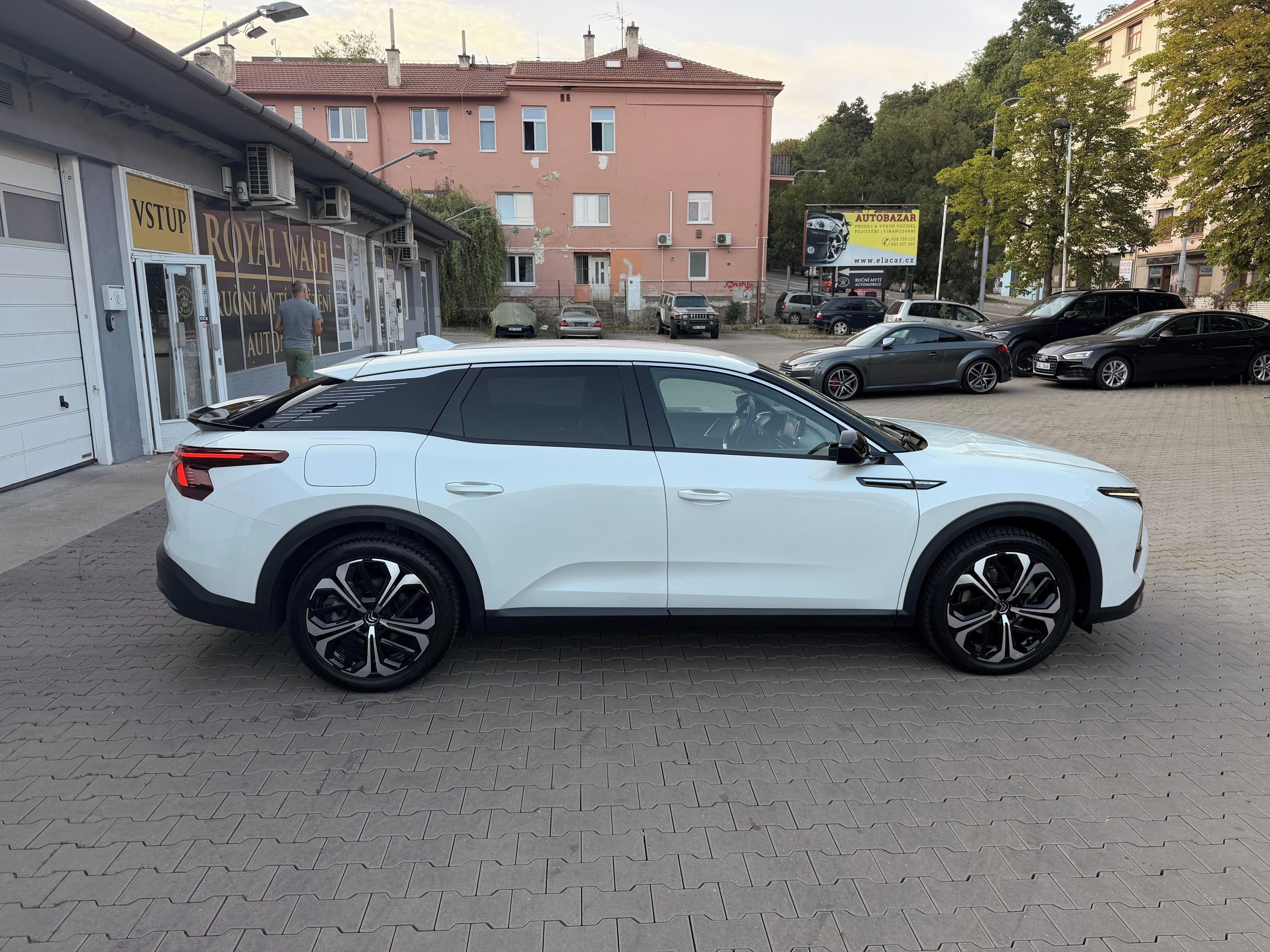 Citroën C5 X, 1.6 Hybrid - 1.majitel, Servis - fotka 6