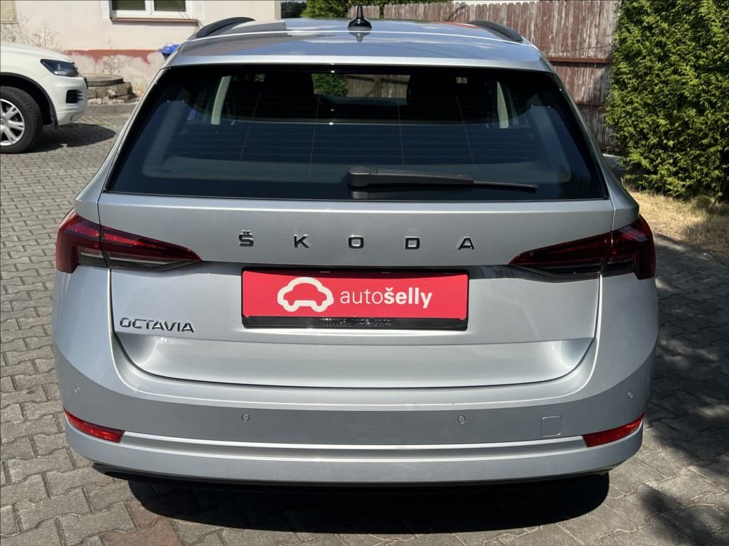 Škoda Octavia, 2,0 TDi EXECUTIVE DSG - fotka 4
