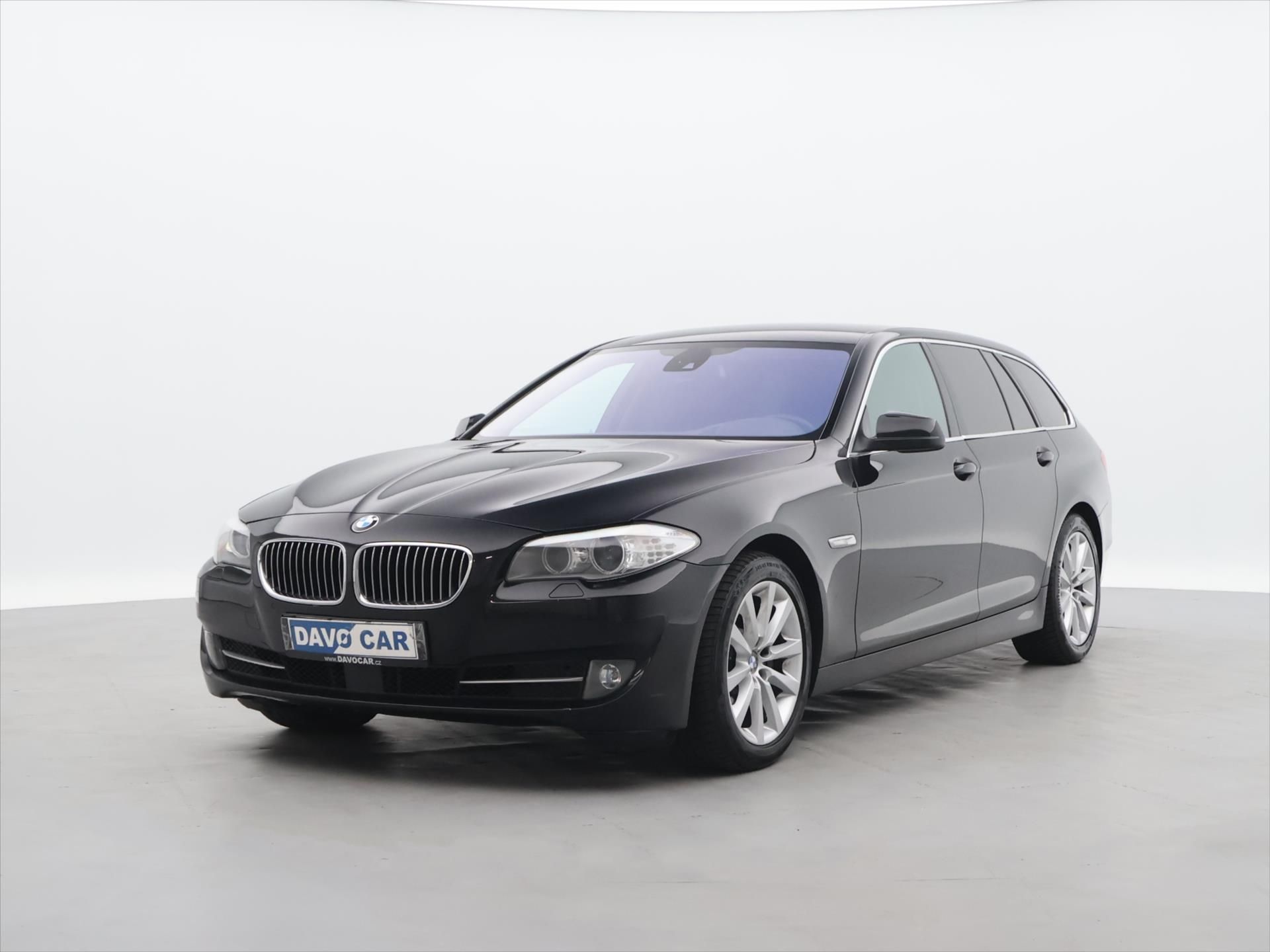 BMW Řada 5, 3,0 530d x Drive Tažné Klima - fotka 2