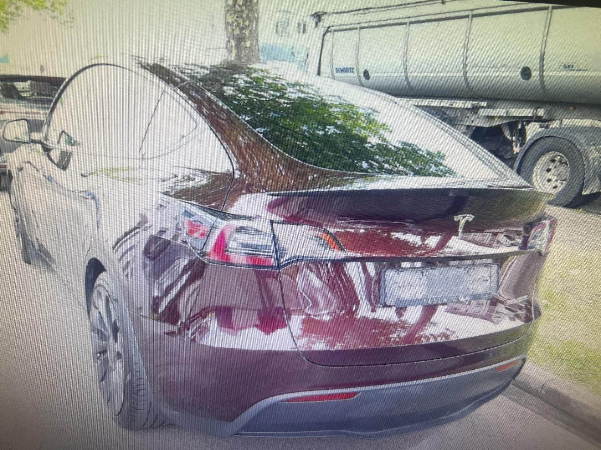 Tesla Model Y, PERFORMANCE 393kw 21ALU 94,7% - fotka 2