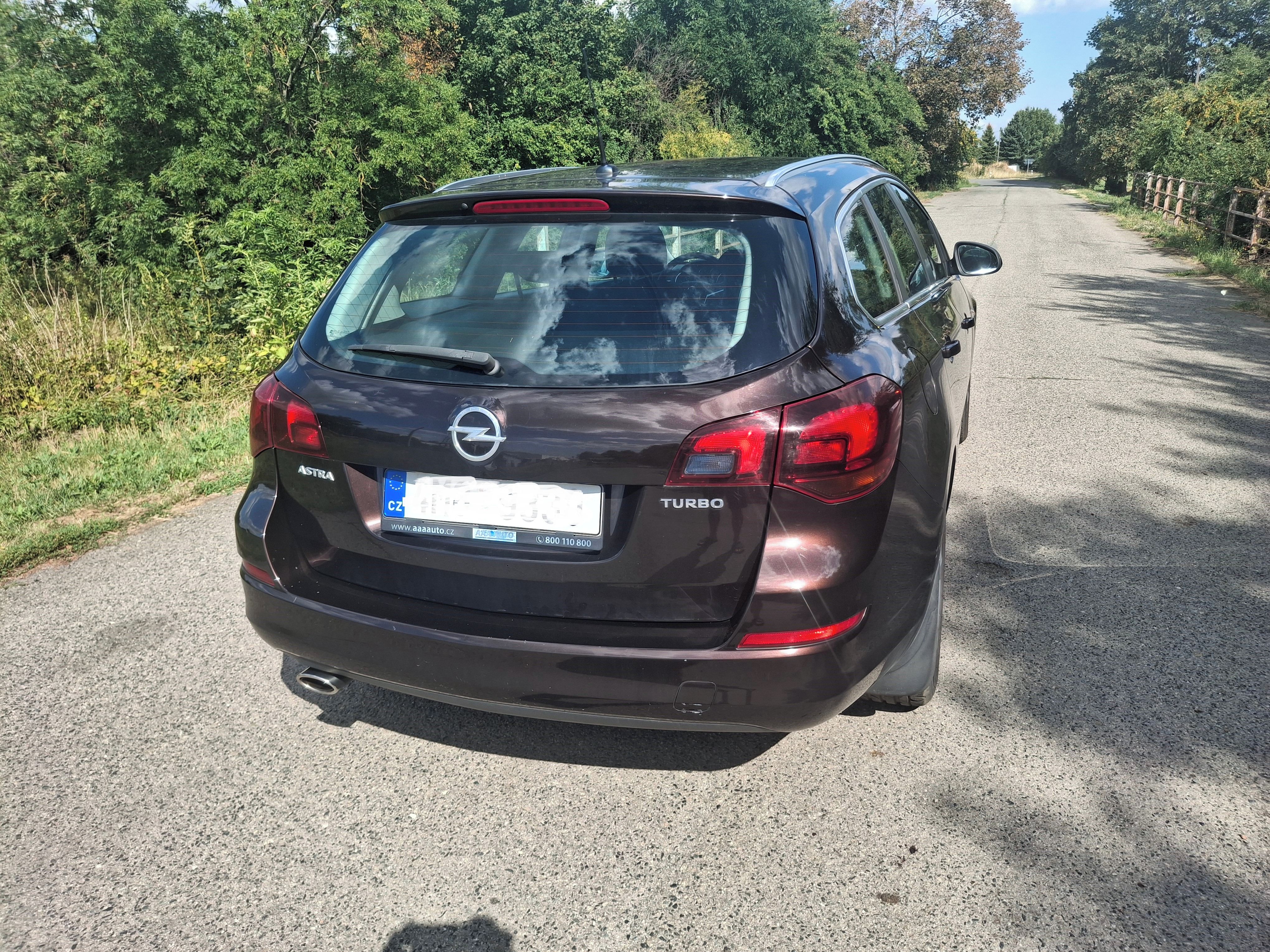 Opel Astra, OPEL ASTRA J ST 1,4 TURBO - fotka 5