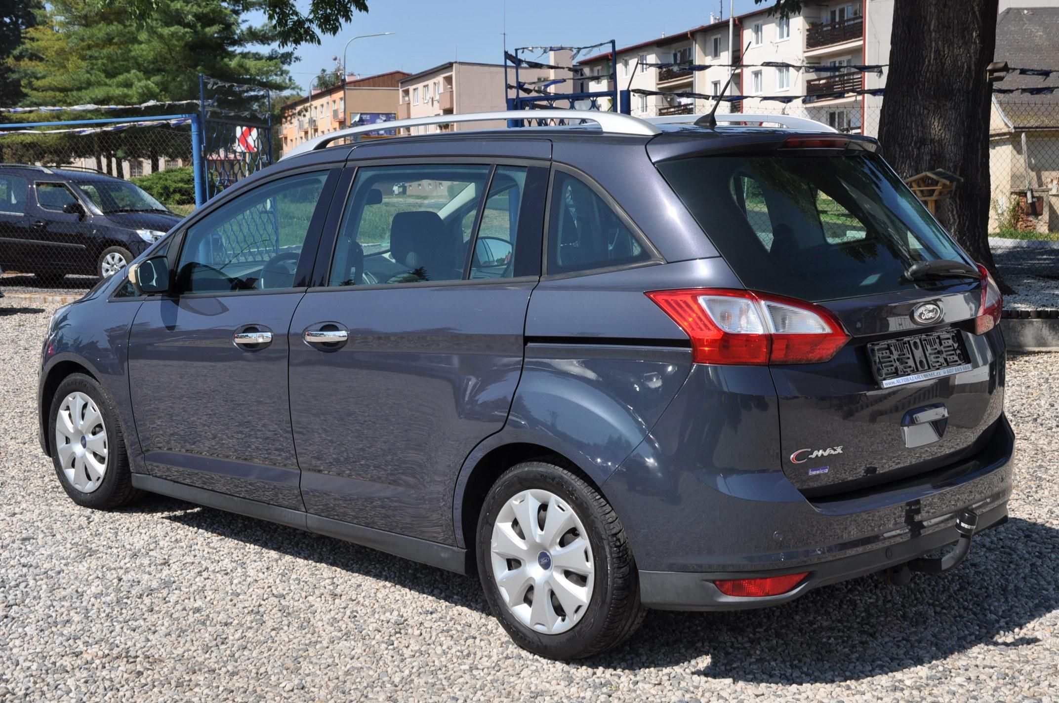 Ford Grand C-MAX, 1.6i 16V 92kW 7.míst - fotka 4